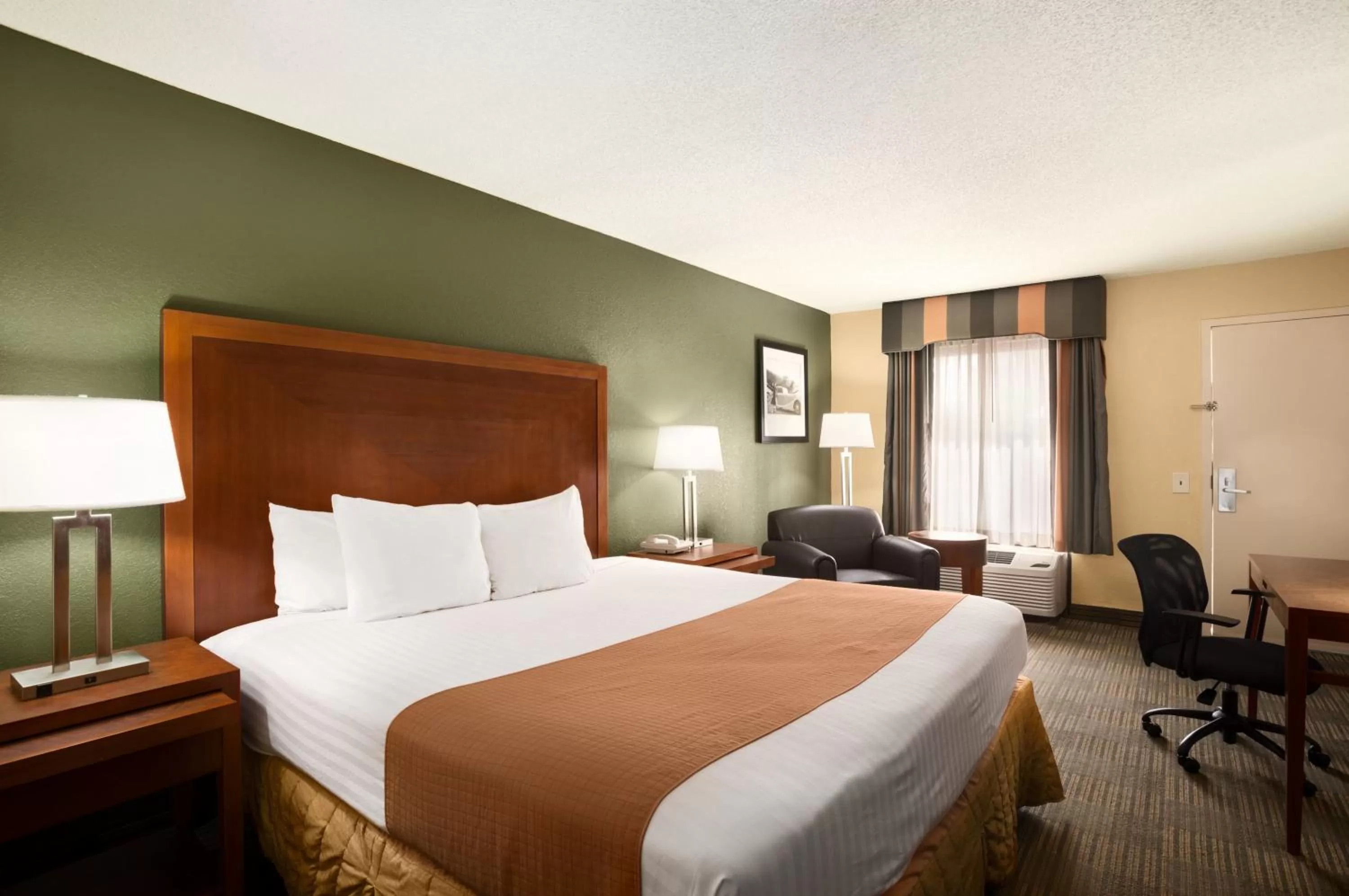 Bed in Days Inn by Wyndham Jacksonville Airport