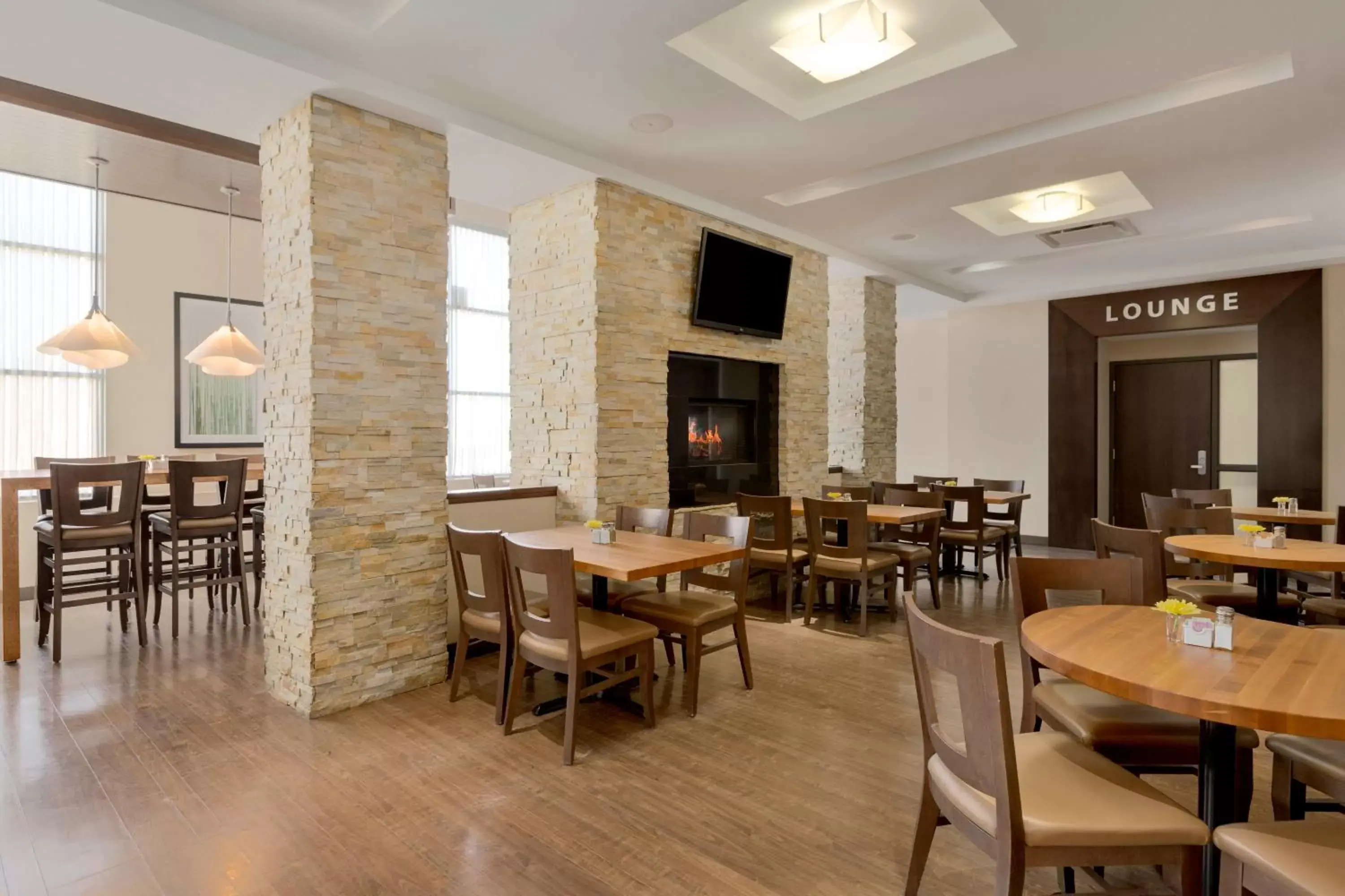 Restaurant/Places to Eat in Best Western Plus Edmonton Airport Hotel