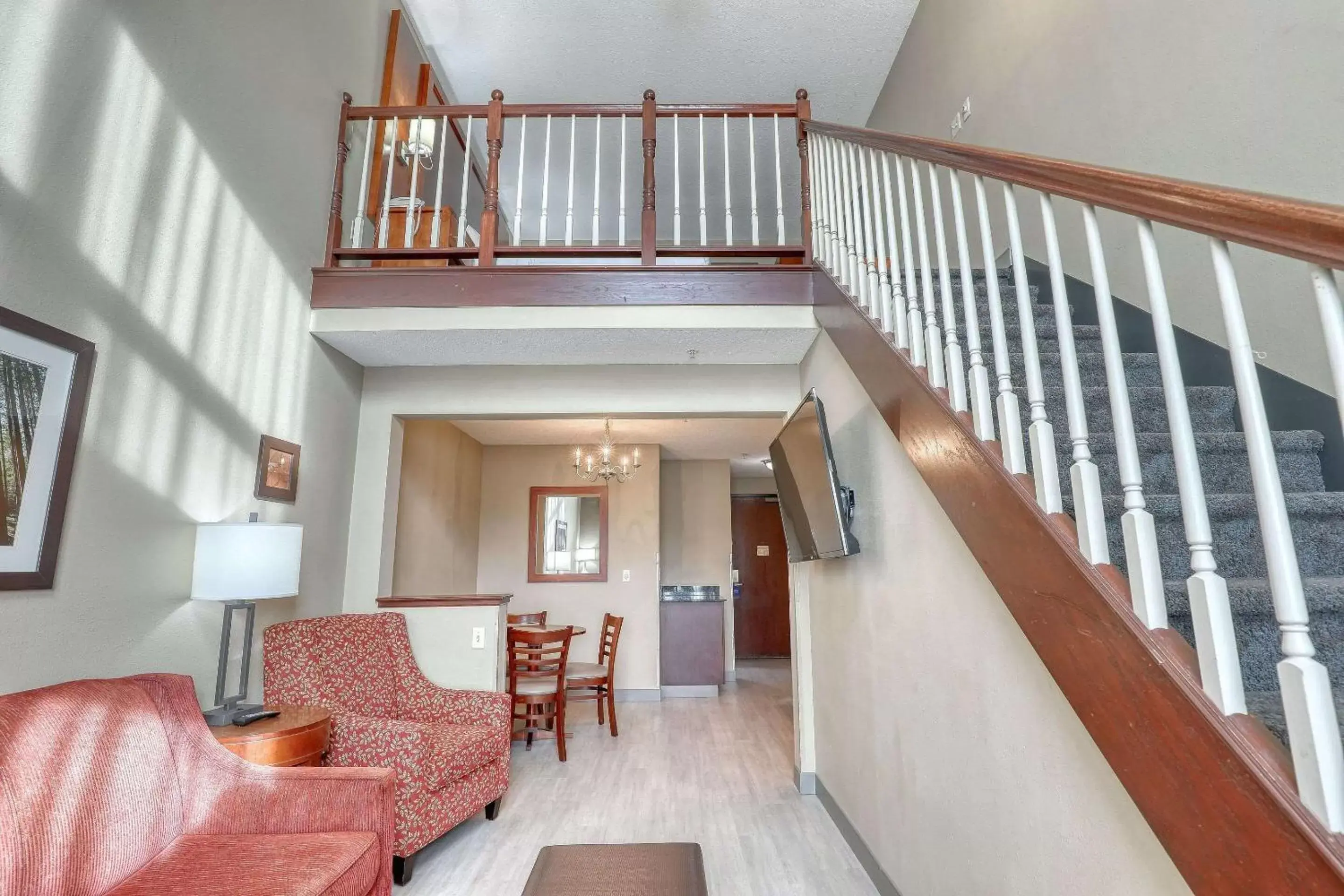 Bedroom, Seating Area in Comfort Suites Madison West