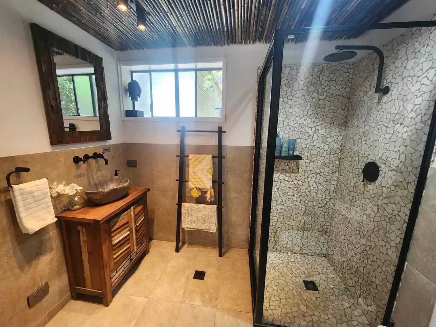 Bathroom in Rahasia Rainforest Retreat