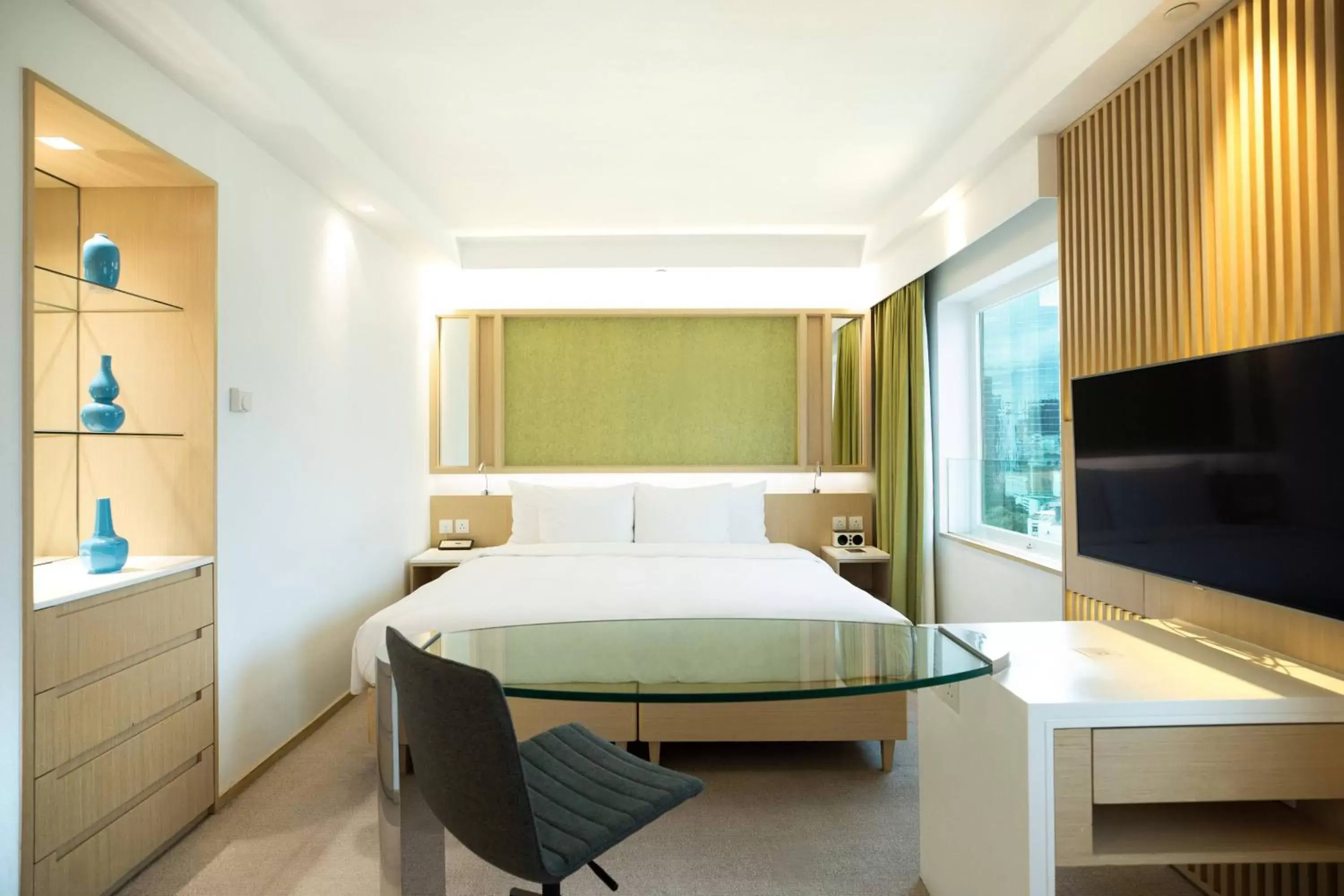 Bedroom, Bed in Eaton HK