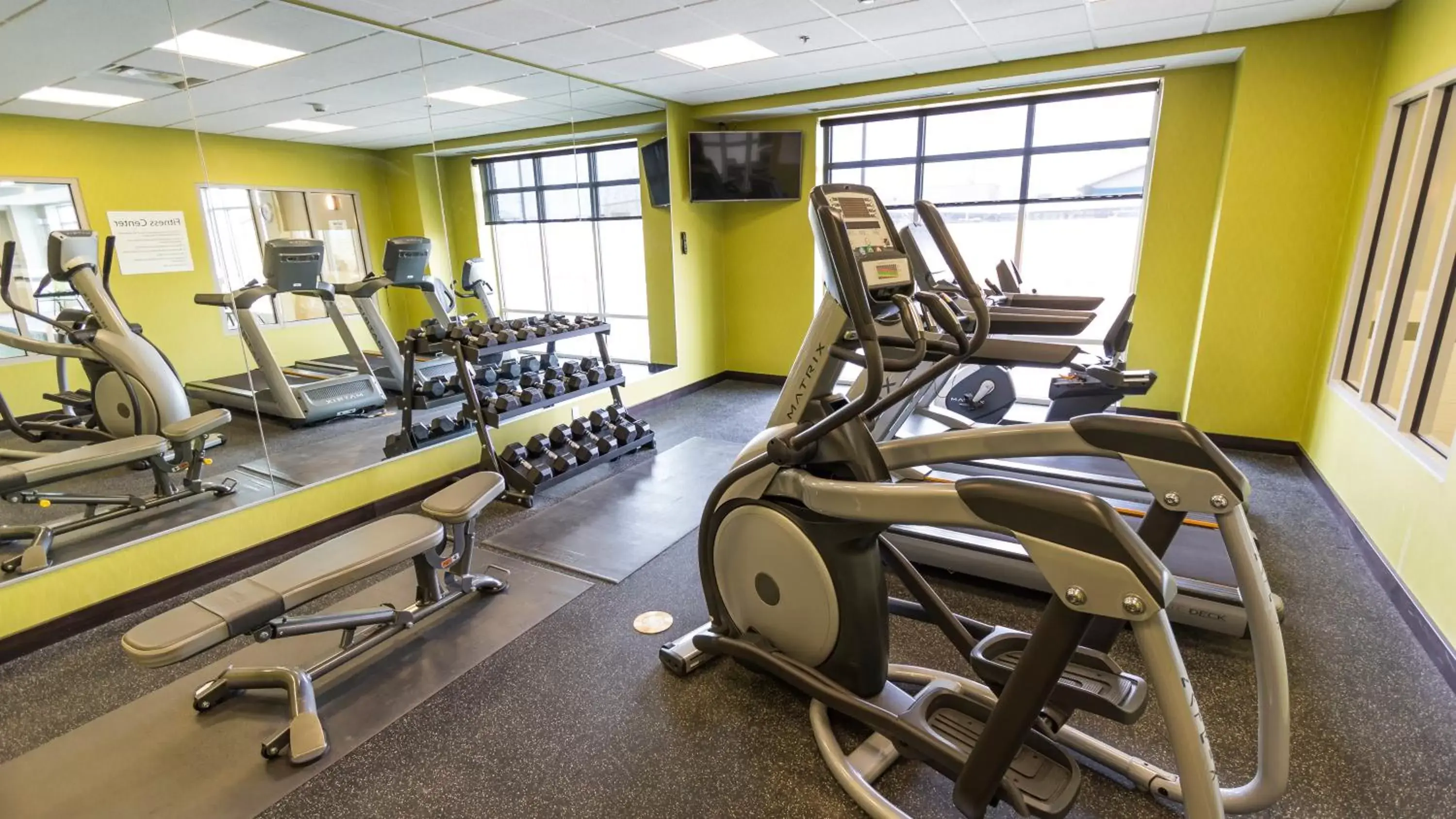 Spa and wellness centre/facilities, Fitness Center/Facilities in Holiday Inn Express Thunder Bay, an IHG Hotel