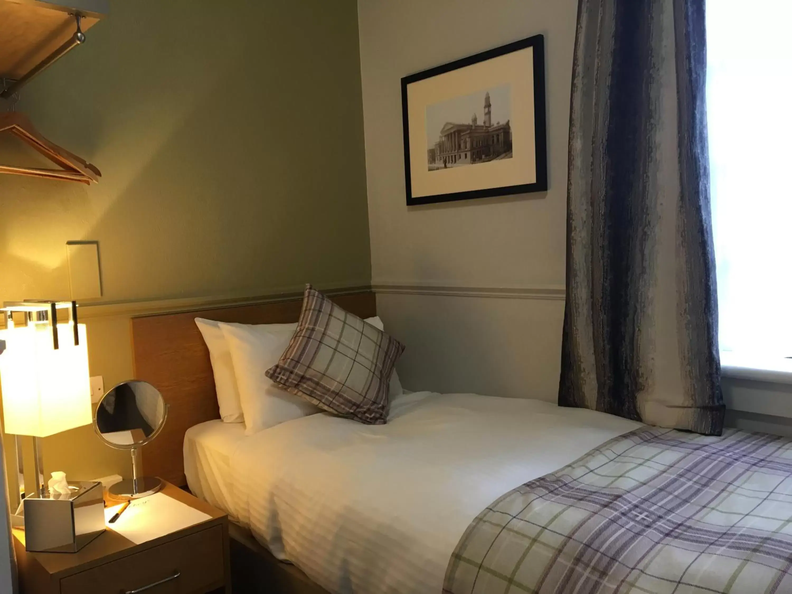 Bedroom, Bed in The Abbey Inn