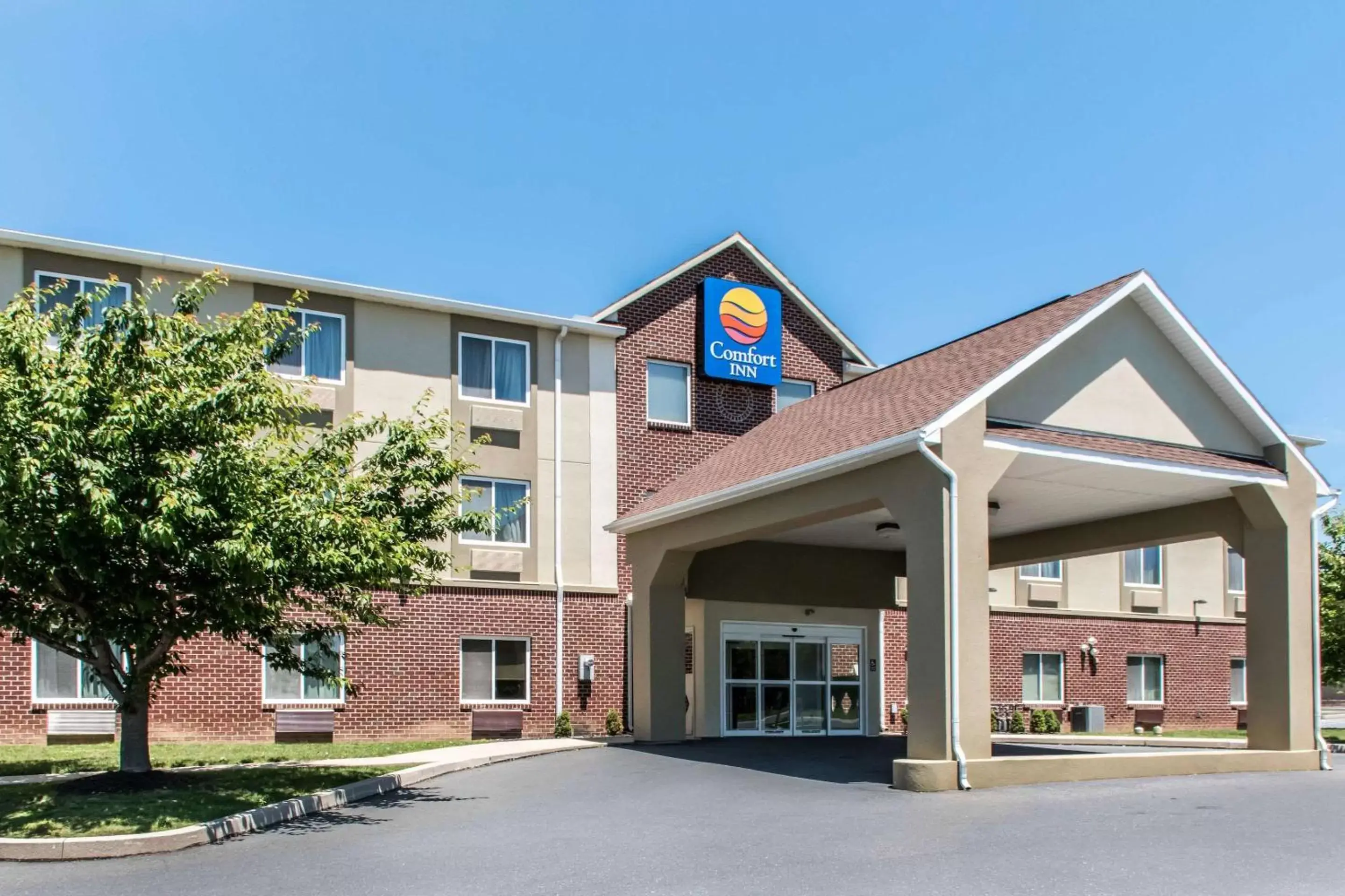 Property Building in Comfort Inn Lancaster County