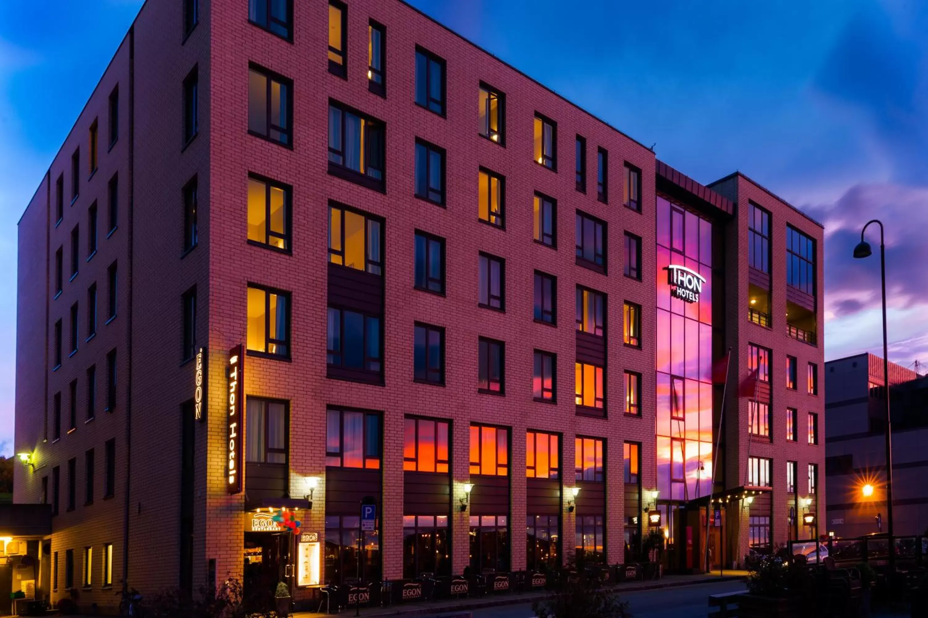 Facade/entrance in Thon Hotel Nordlys Facade/entrance in Thon Hotel Nordlys