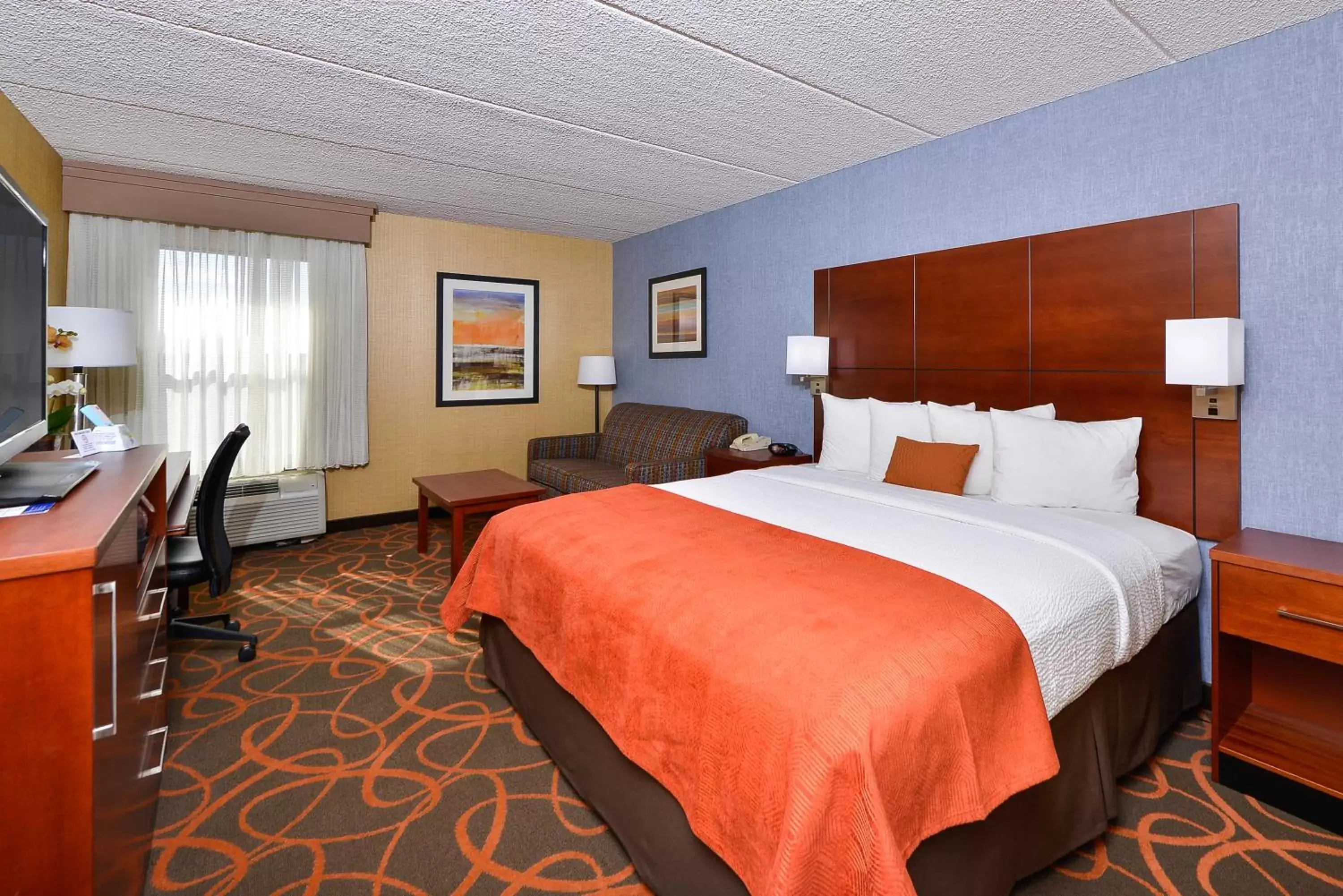 King Suite with Sofa Bed - Non-Smoking in Best Western Plus Fresno Airport Hotel