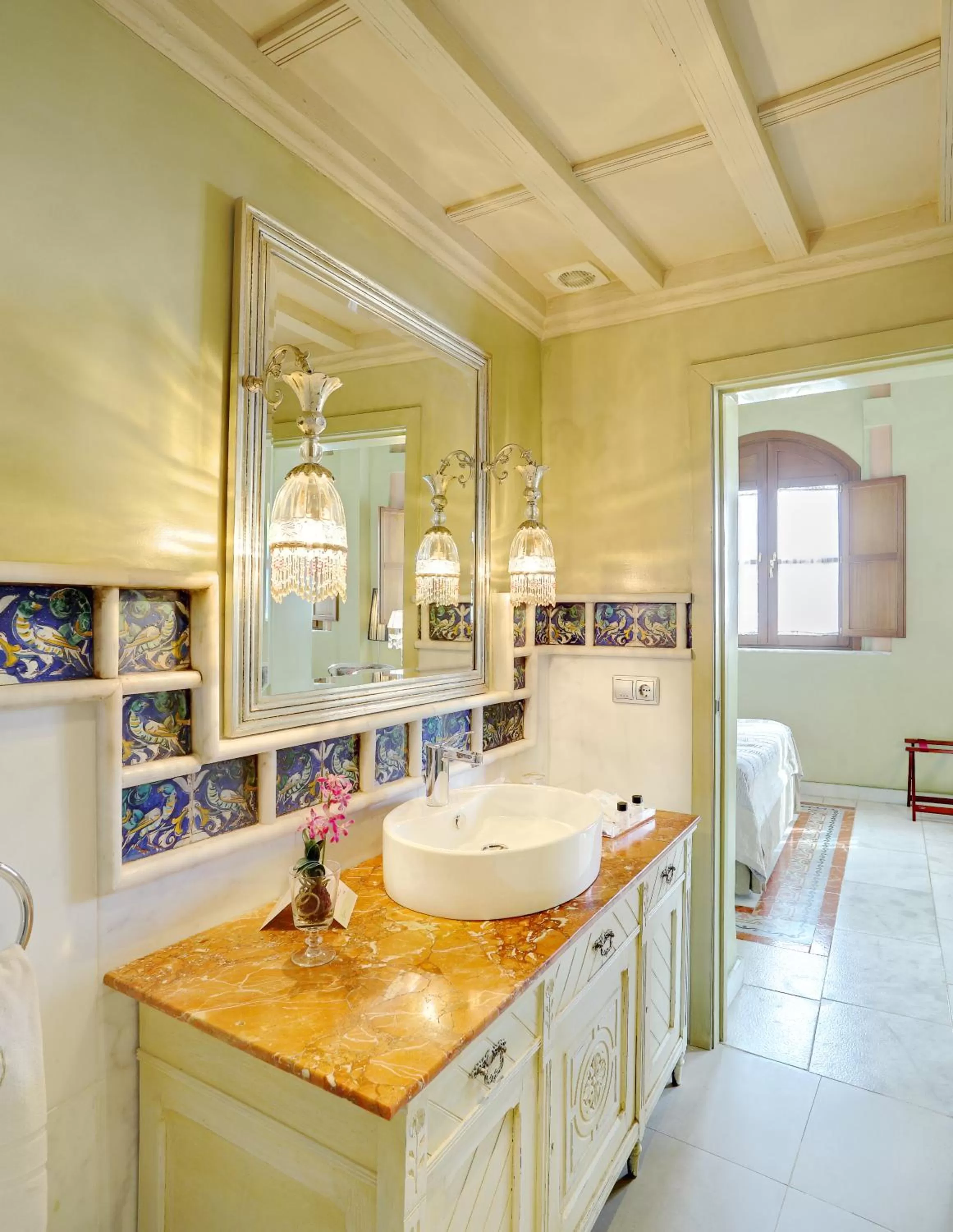 Bathroom in Sacristia de Santa Ana