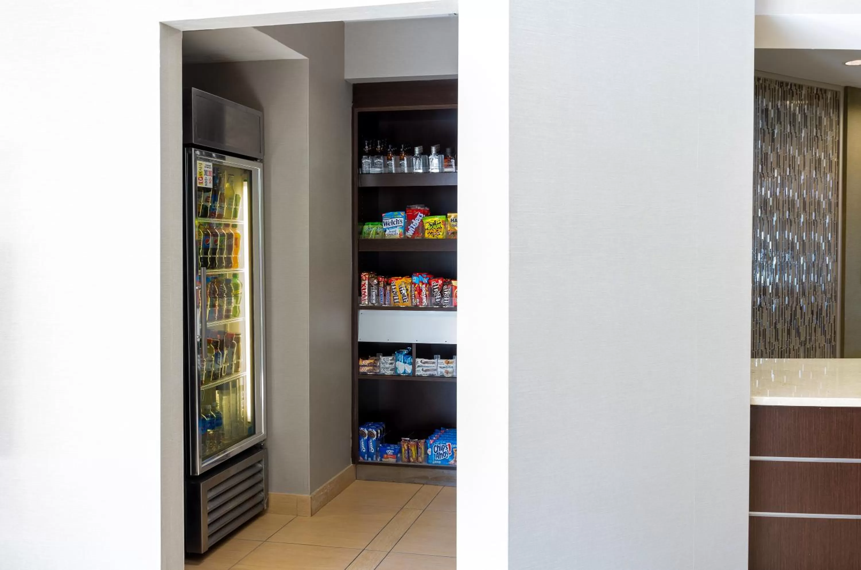 On-site shops in Residence Inn Largo Medical Center Drive