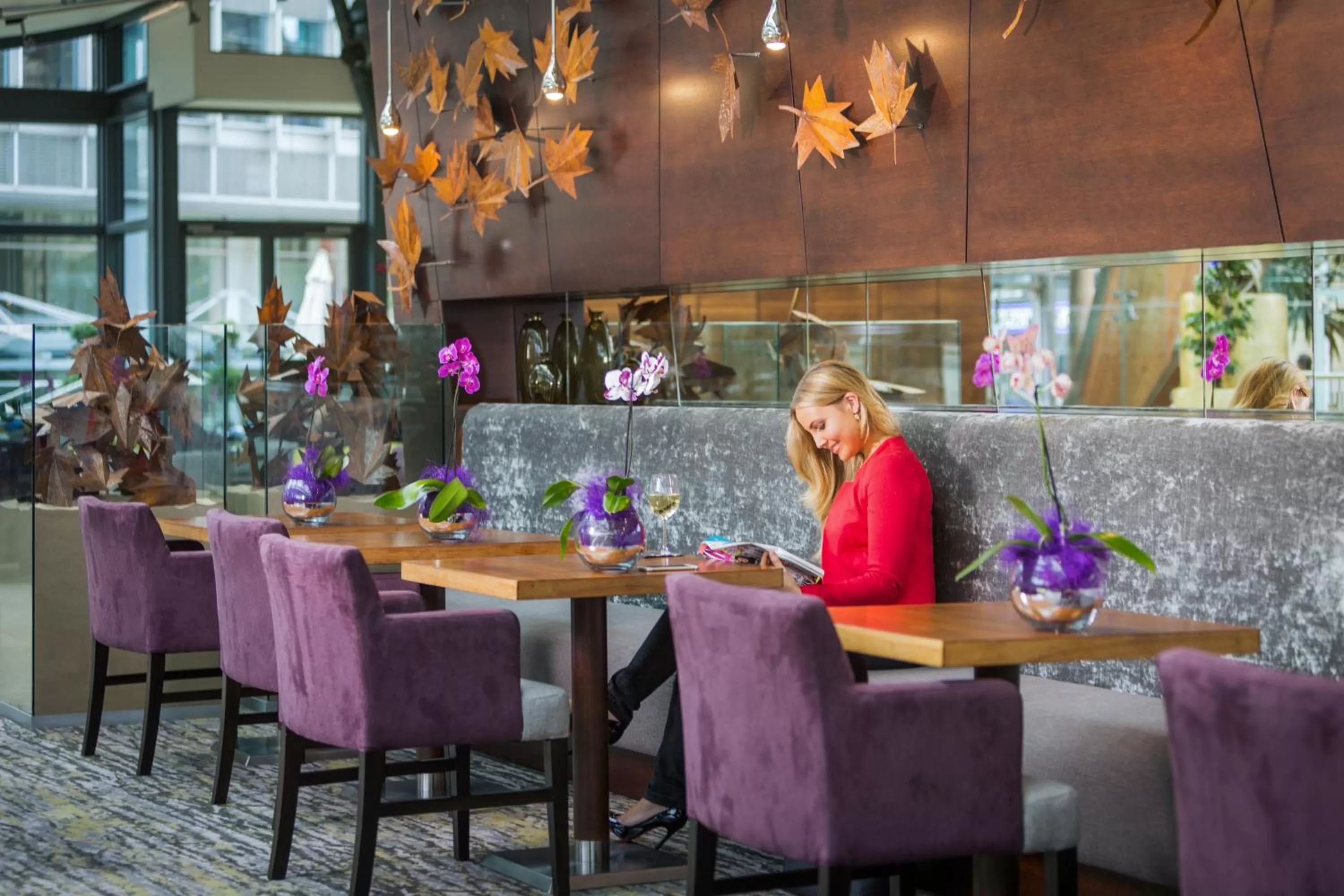 Lounge or bar in Mercure Sheffield St Paul's Hotel & Spa