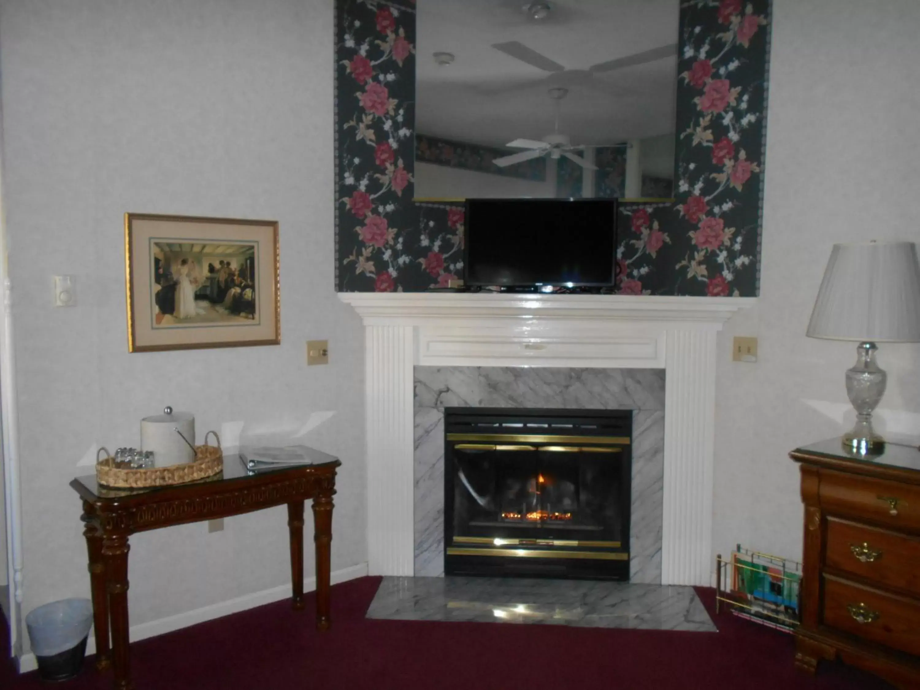 Living room, TV/Entertainment Center in West Ridge Bed & Breakfast