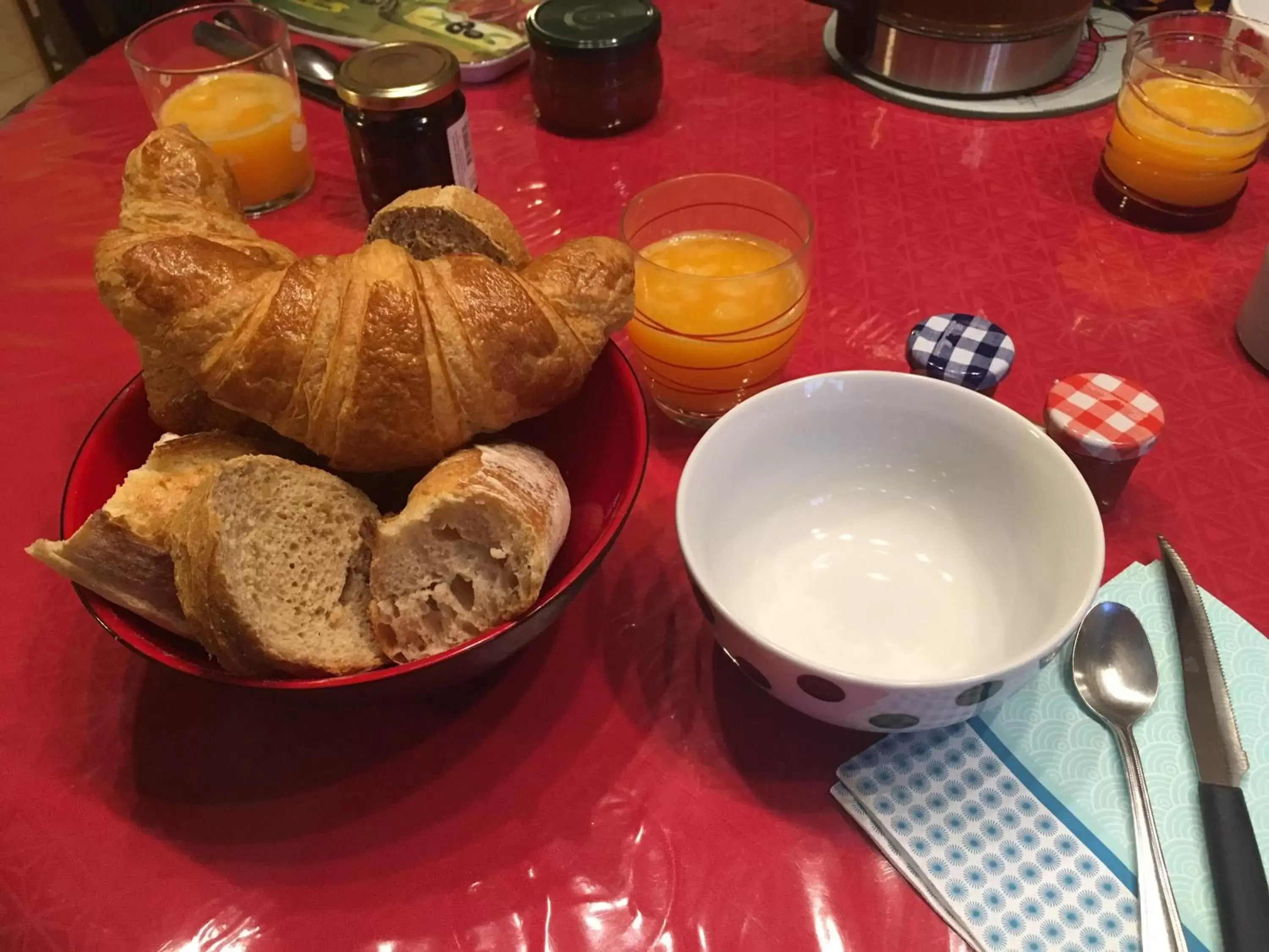 Continental breakfast in chambre privée