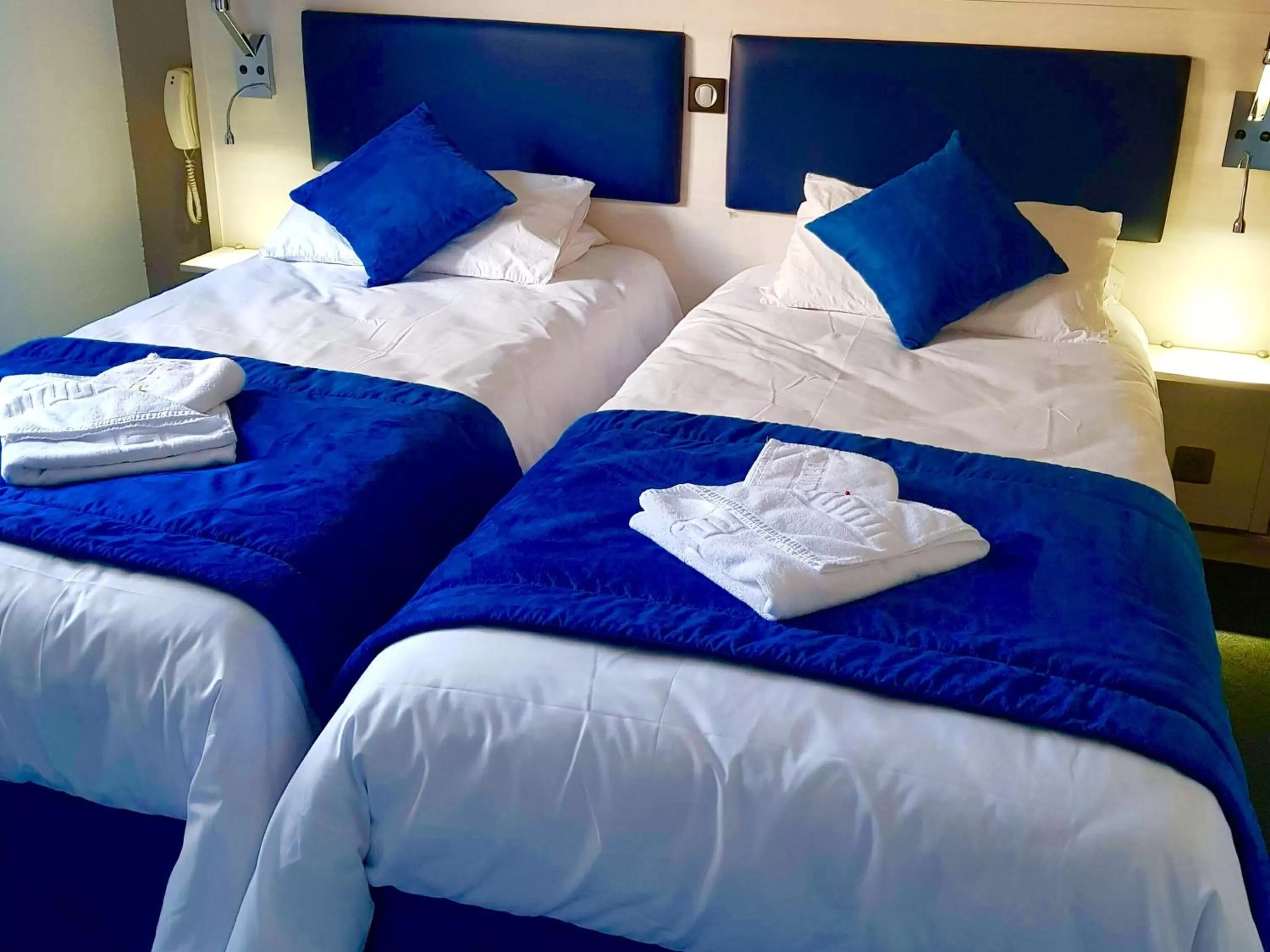 Bedroom, Bed in Hôtel Les Alizés