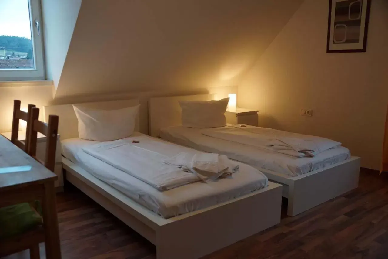 Bed in Hotel Postbauer-Heng