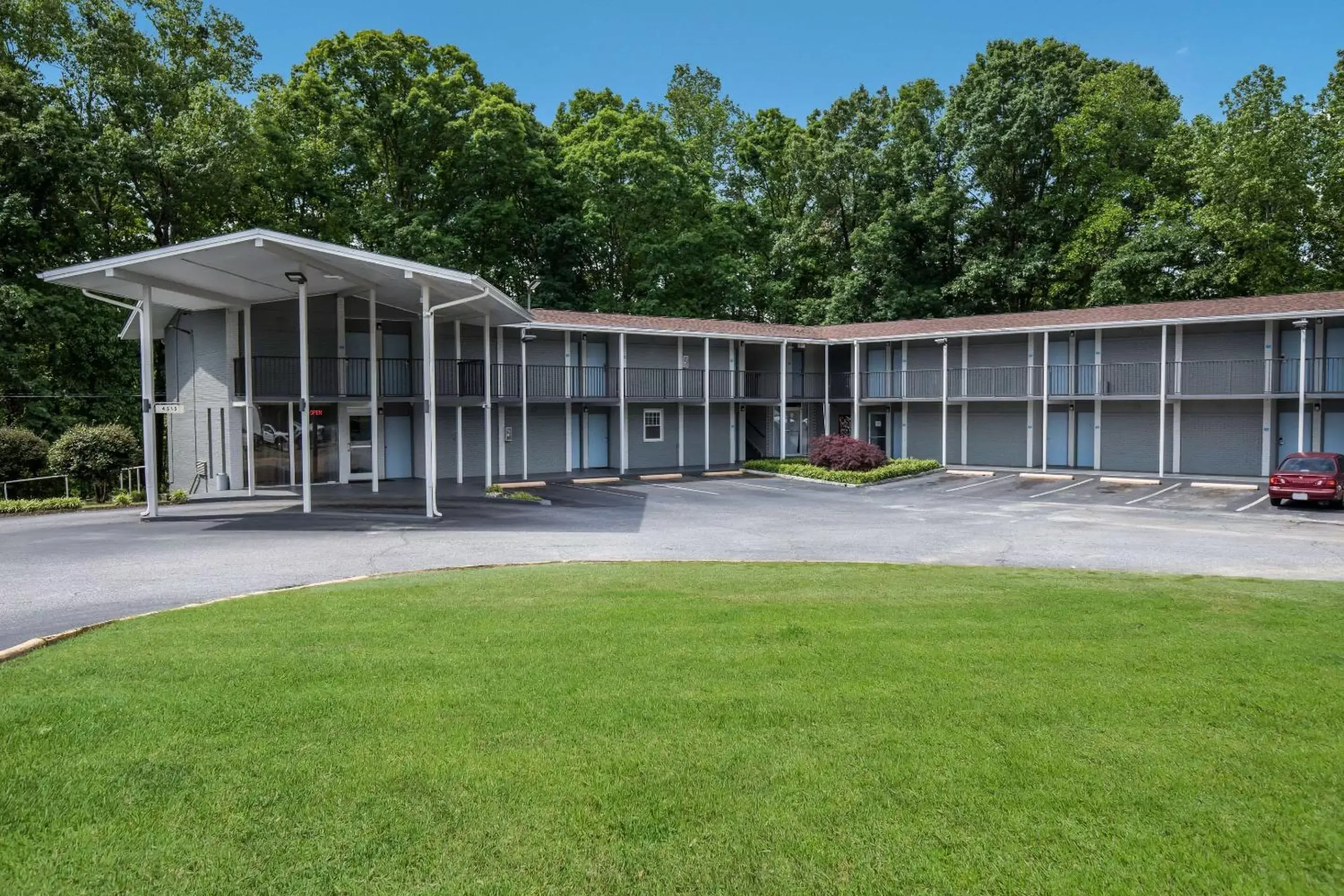 Property Building in Rodeway Inn Anderson