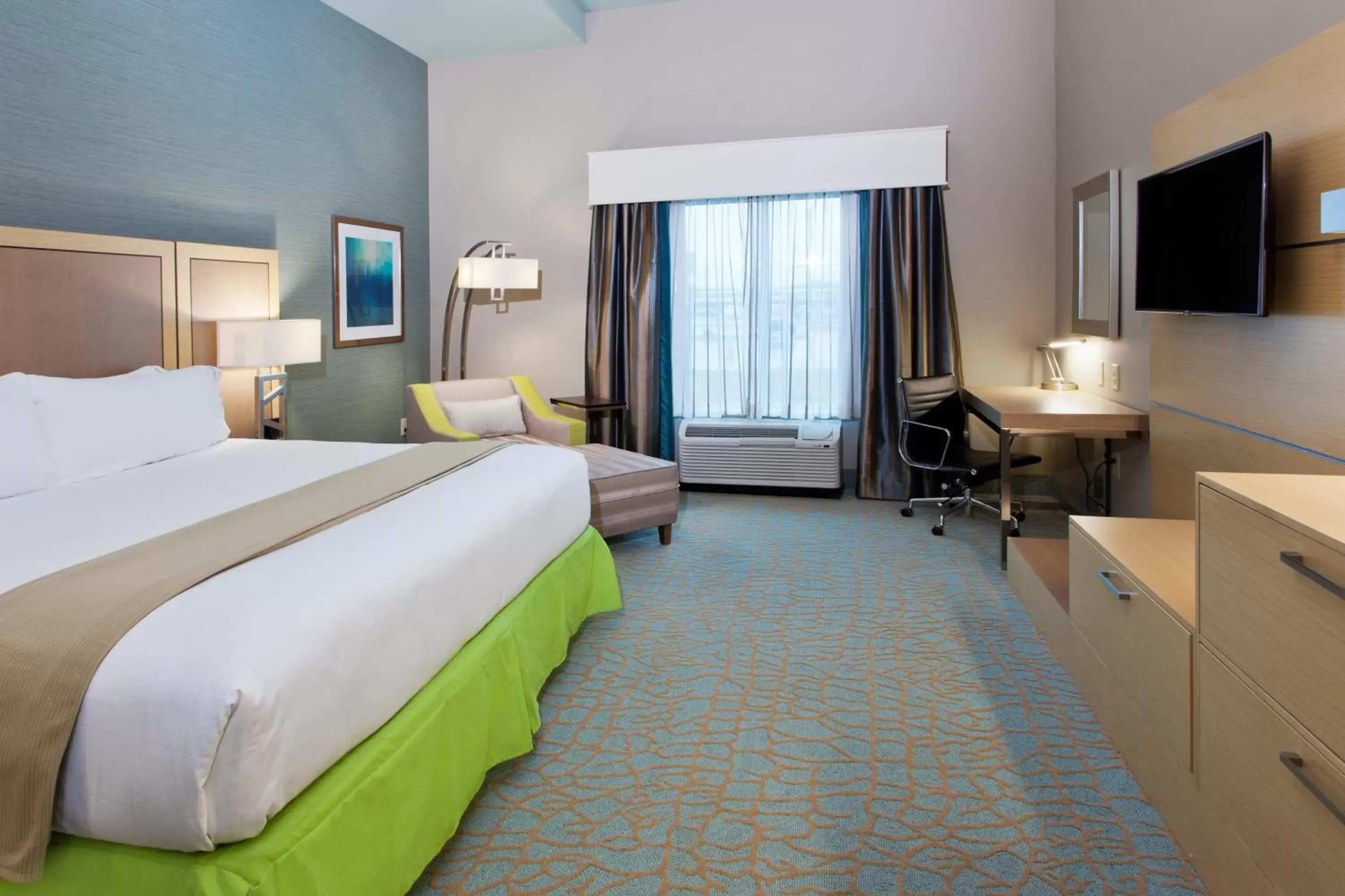 Photo of the whole room, Bed in Holiday Inn Express & Suites Warner Robins North West by IHG Photo of the whole room, Bed in Holiday Inn Express & Suites Warner Robins North West by IHG
