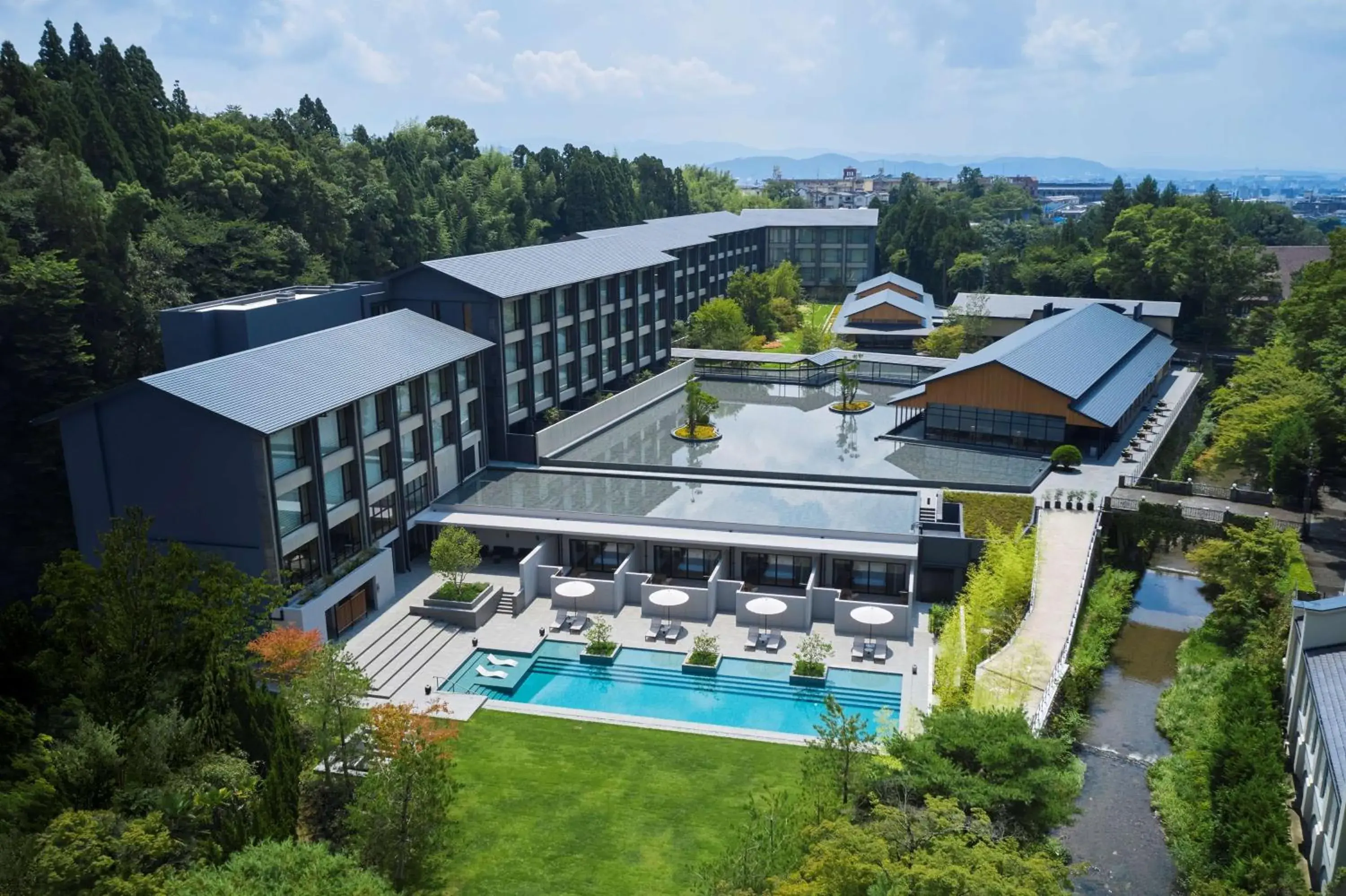 Property building in ROKU KYOTO, LXR Hotels & Resorts by Hilton Property building in ROKU KYOTO, LXR Hotels & Resorts by Hilton