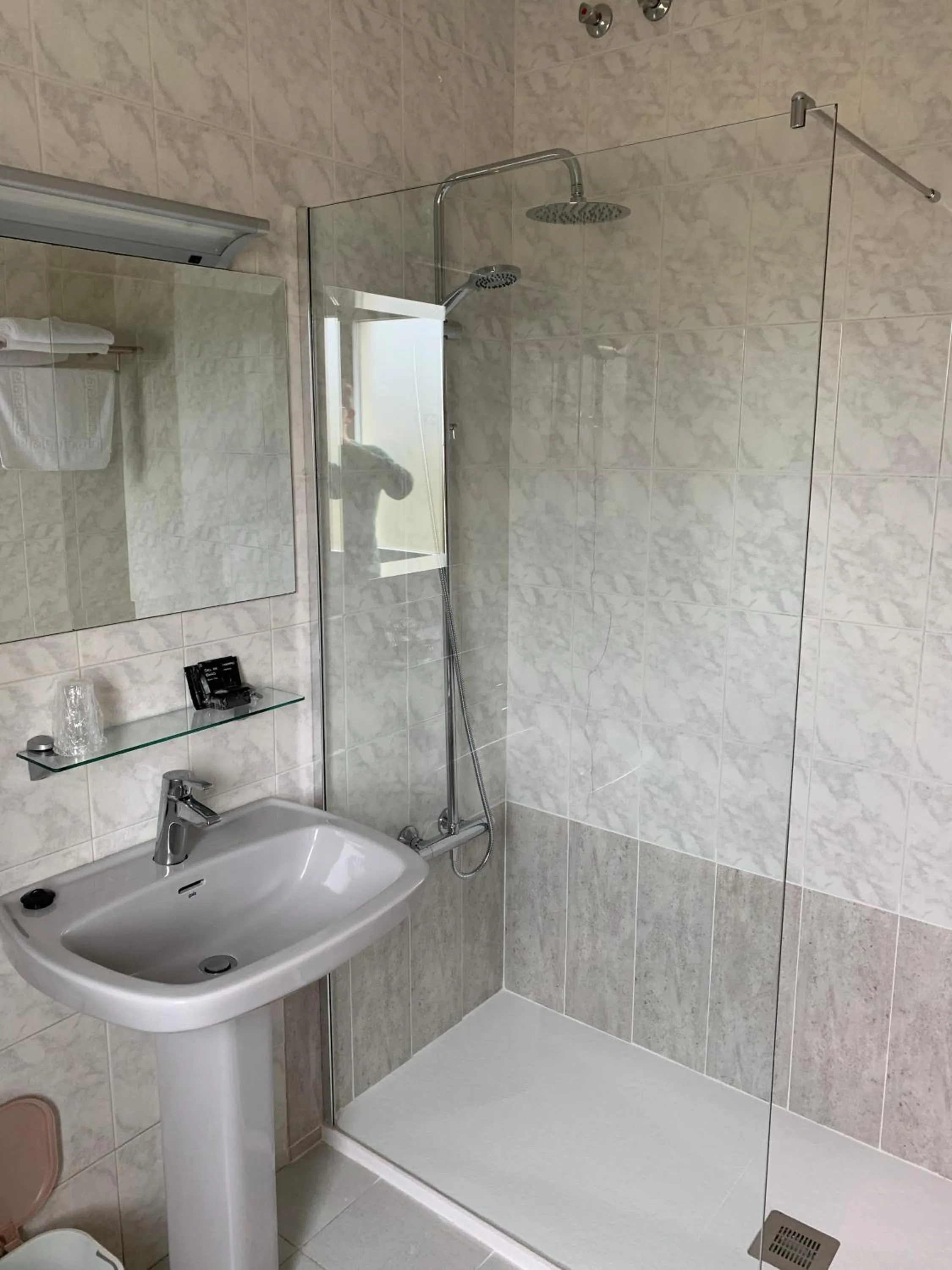 Bathroom in Hotel Los Olmos