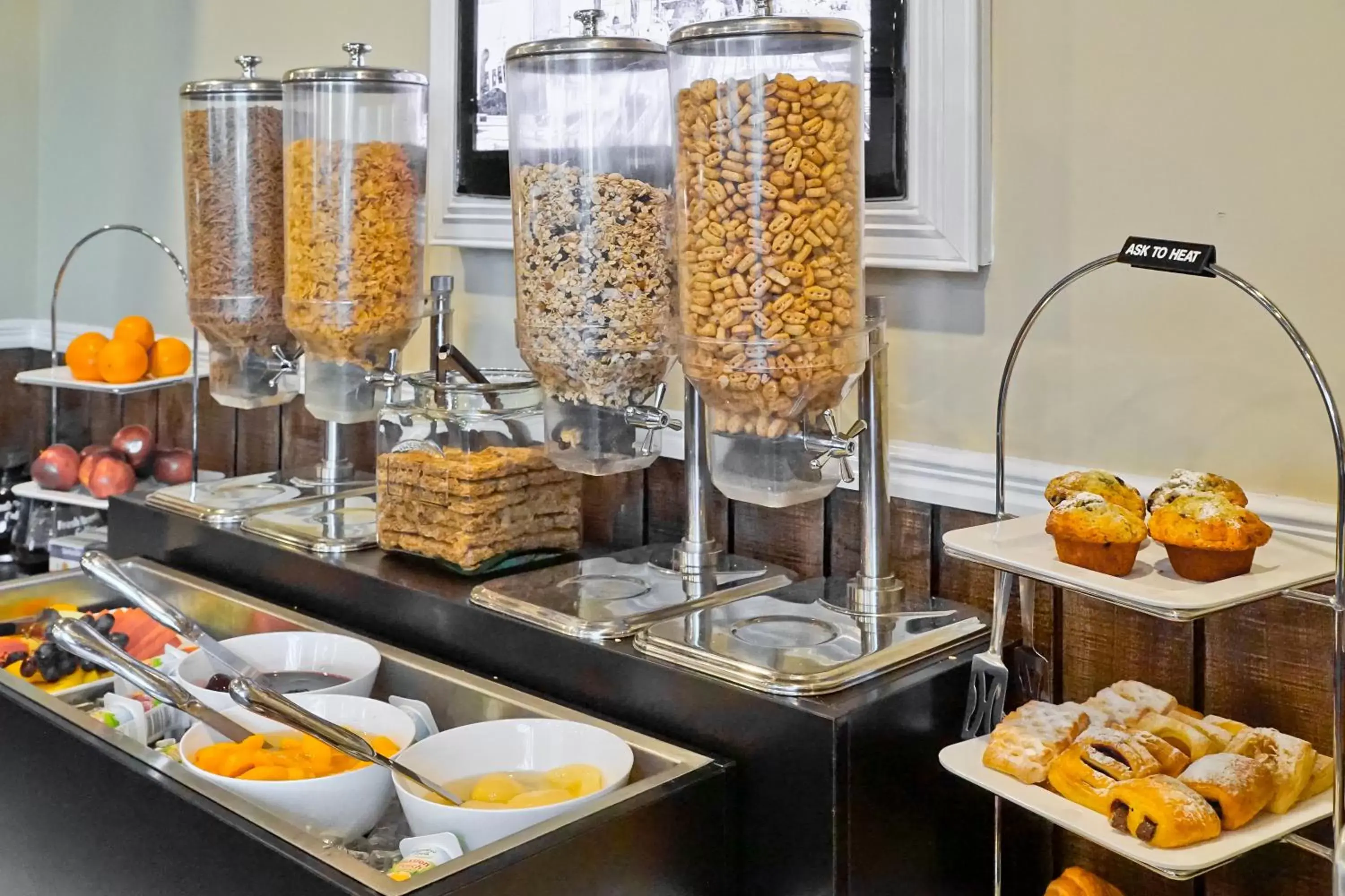 Continental breakfast, Food in Pavilions Hotel