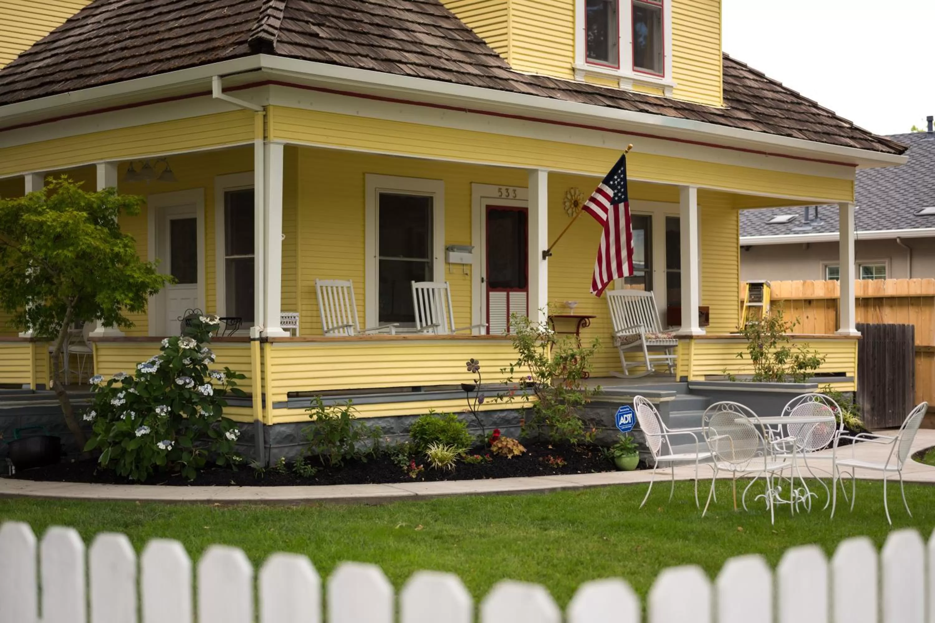 Facade/entrance, Property Building in Poppy Sister Inn
