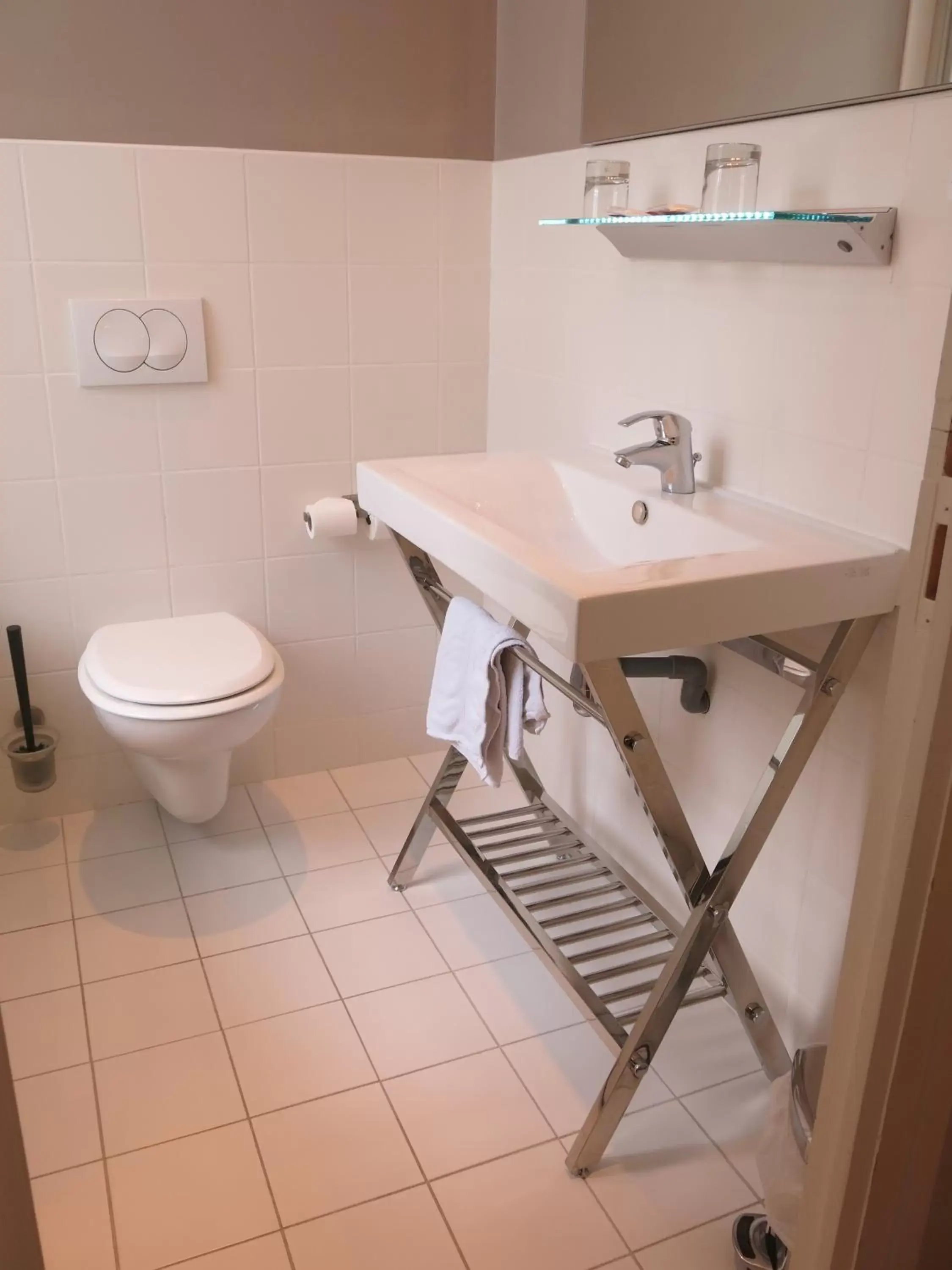 Bathroom in Hôtel Moderna