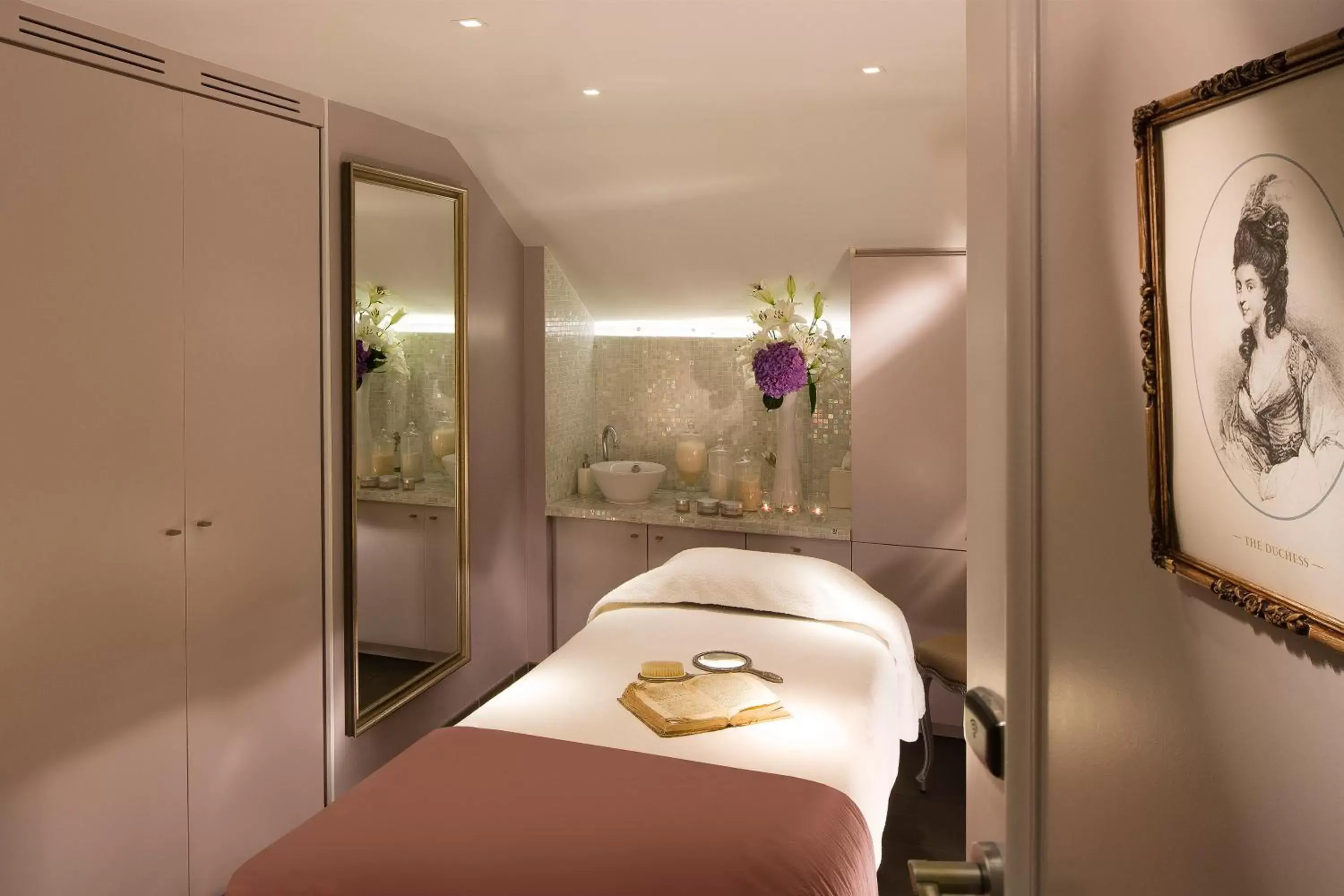 Massage, Bathroom in Hotel & Spa La Belle Juliette
