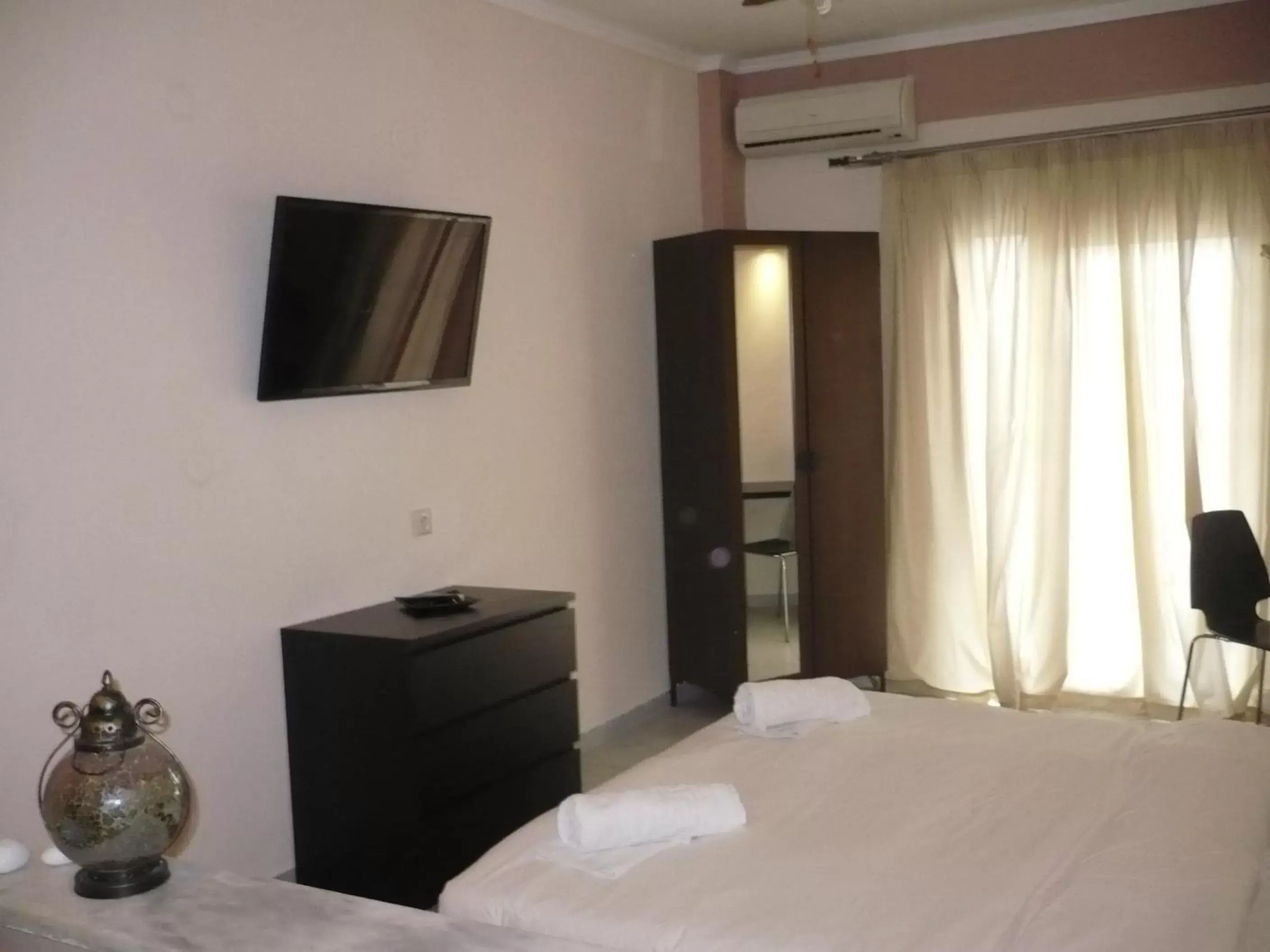 TV and multimedia, Bed in Alexandros Hotel