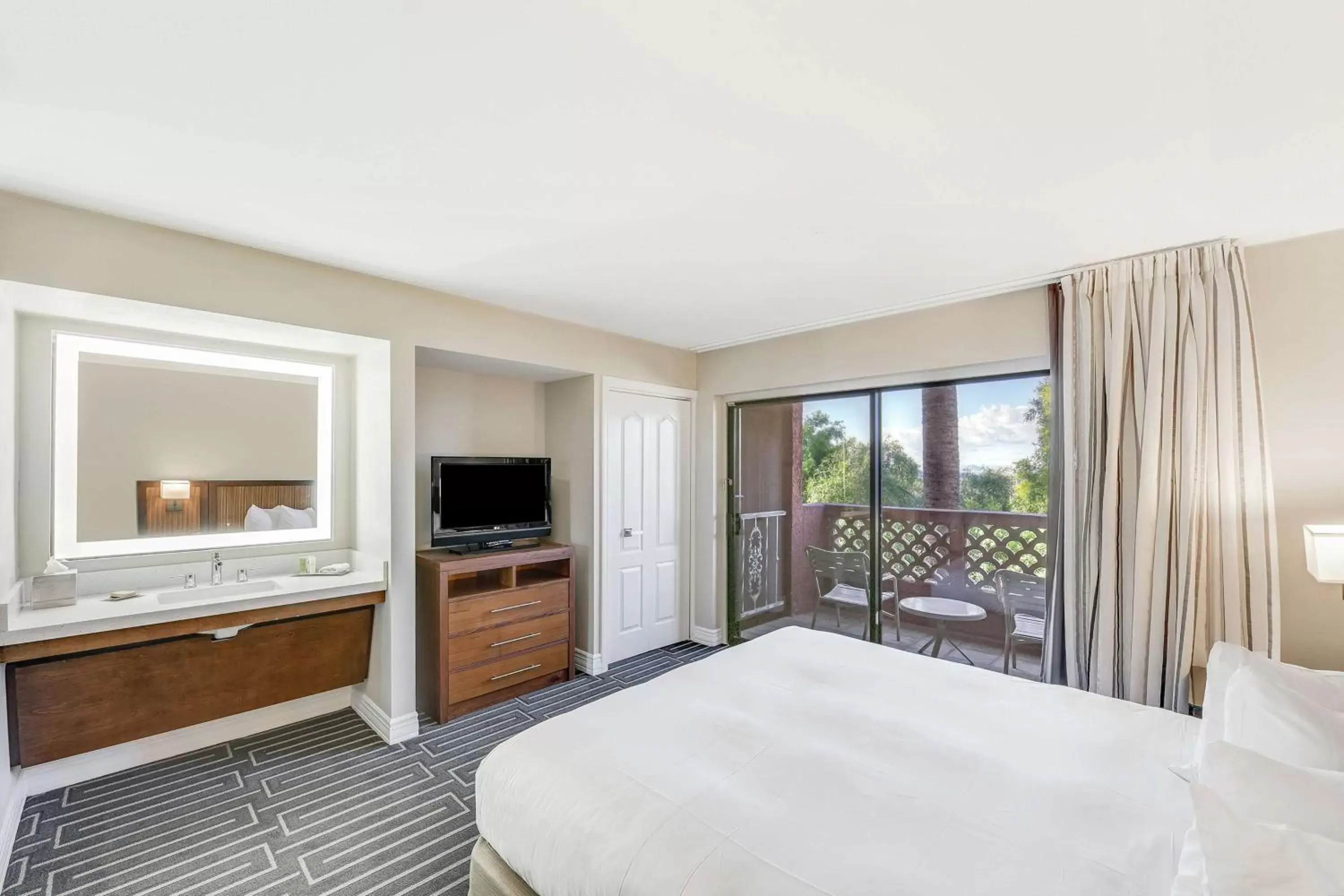 Bedroom in Hilton Phoenix Tapatio Cliffs Resort