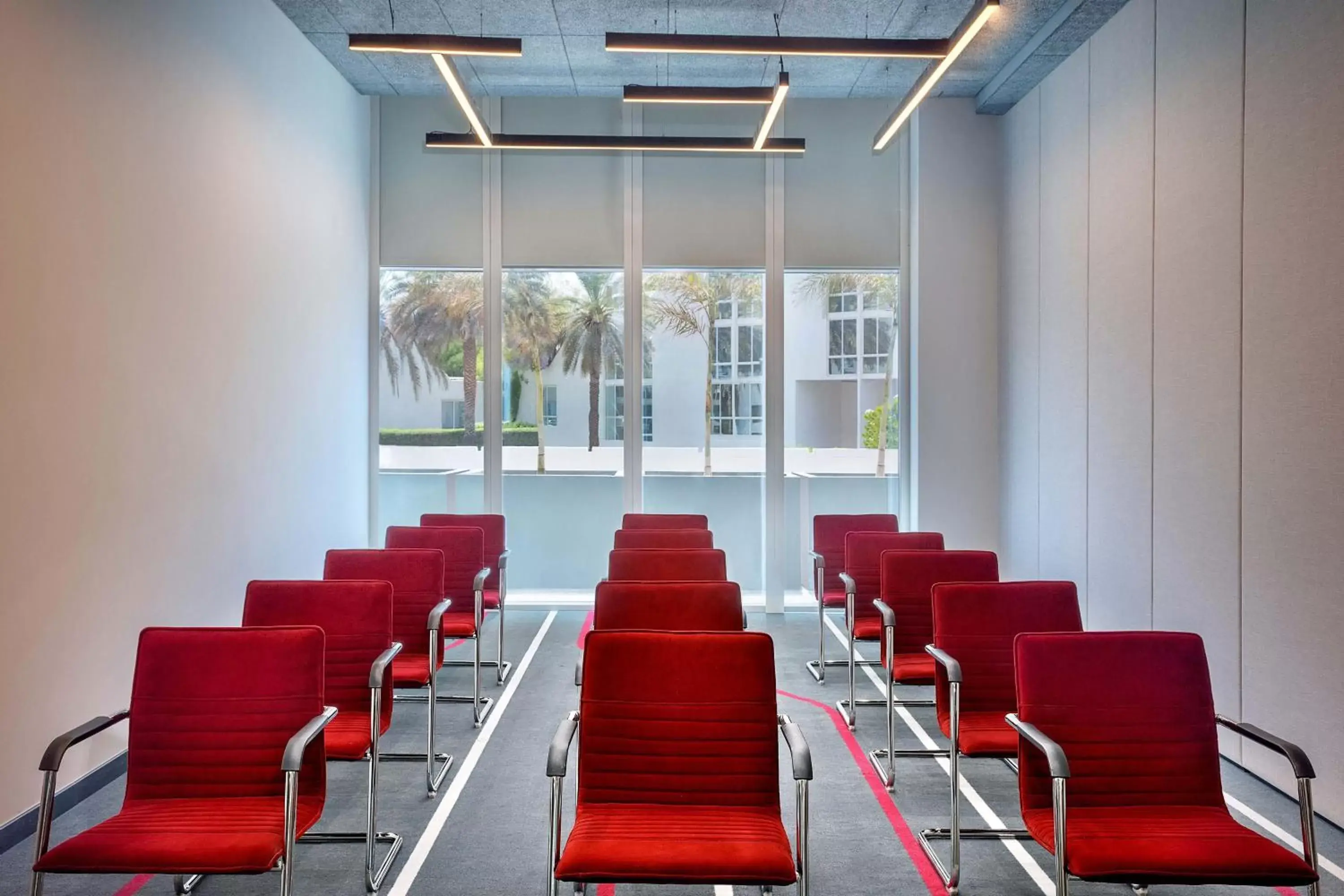 Meeting/conference room in Aloft Dubai Airport