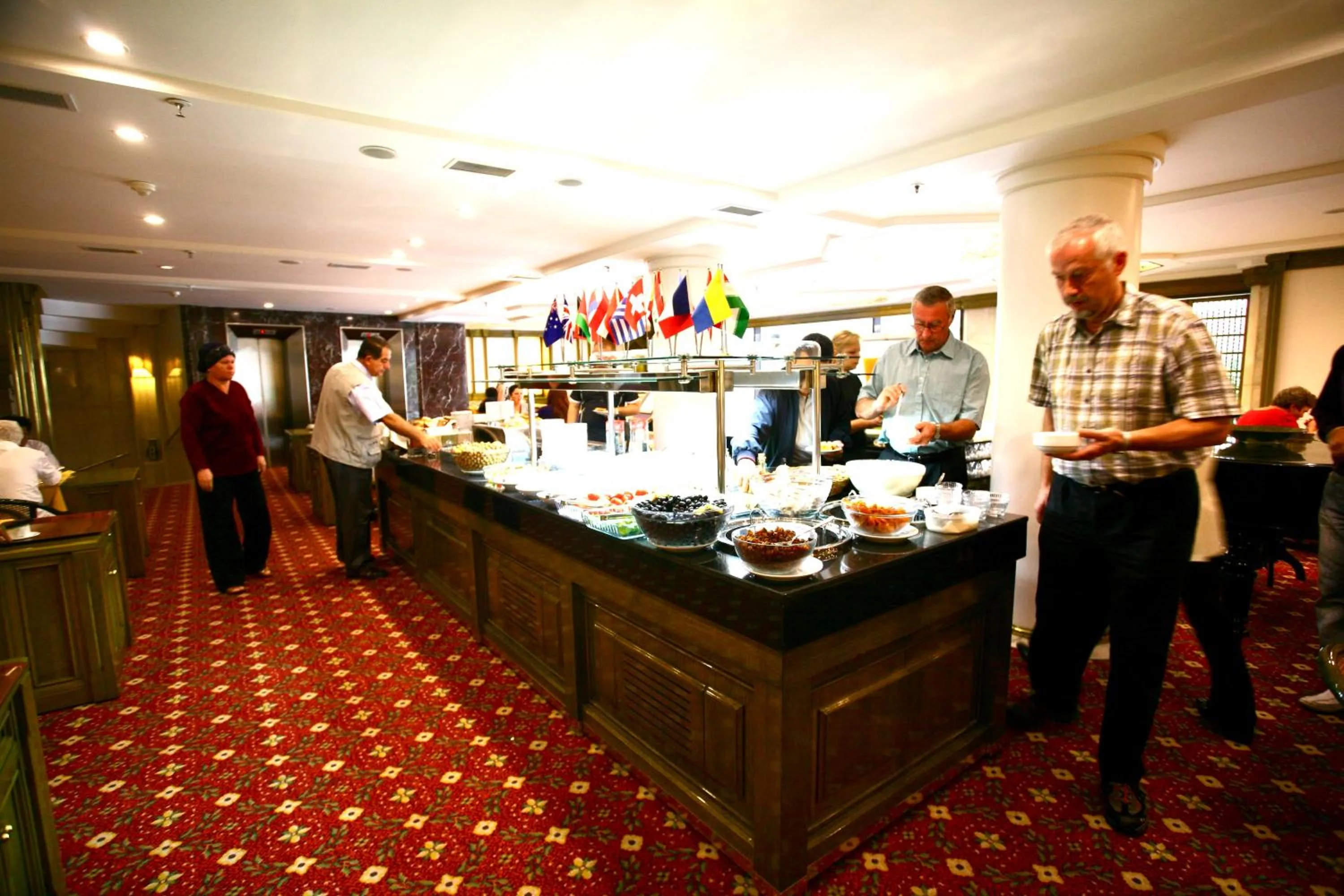 Restaurant/places to eat in Istanbul Royal Hotel