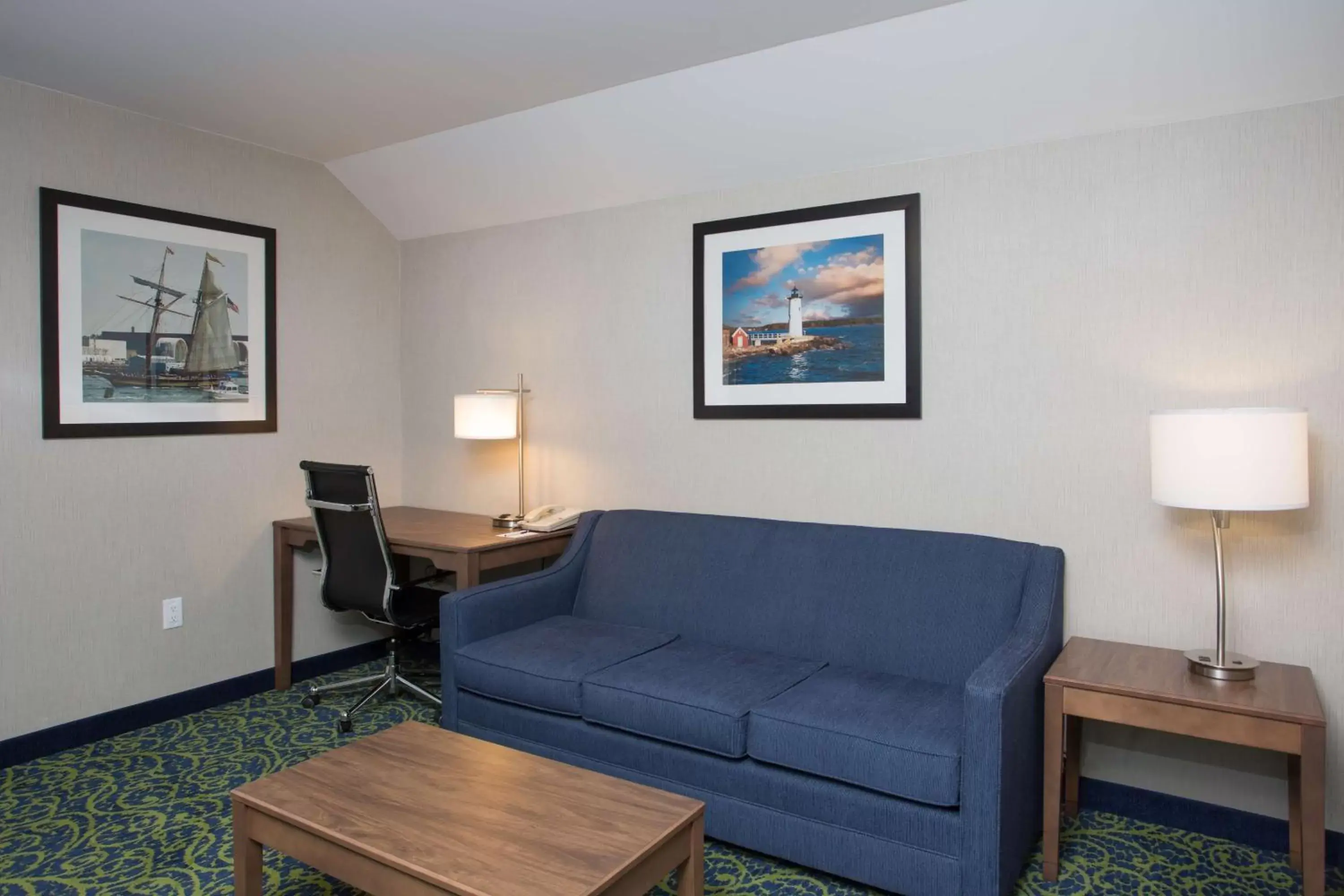 Living room, Seating Area in Best Western Plus Portsmouth Hotel & Suites