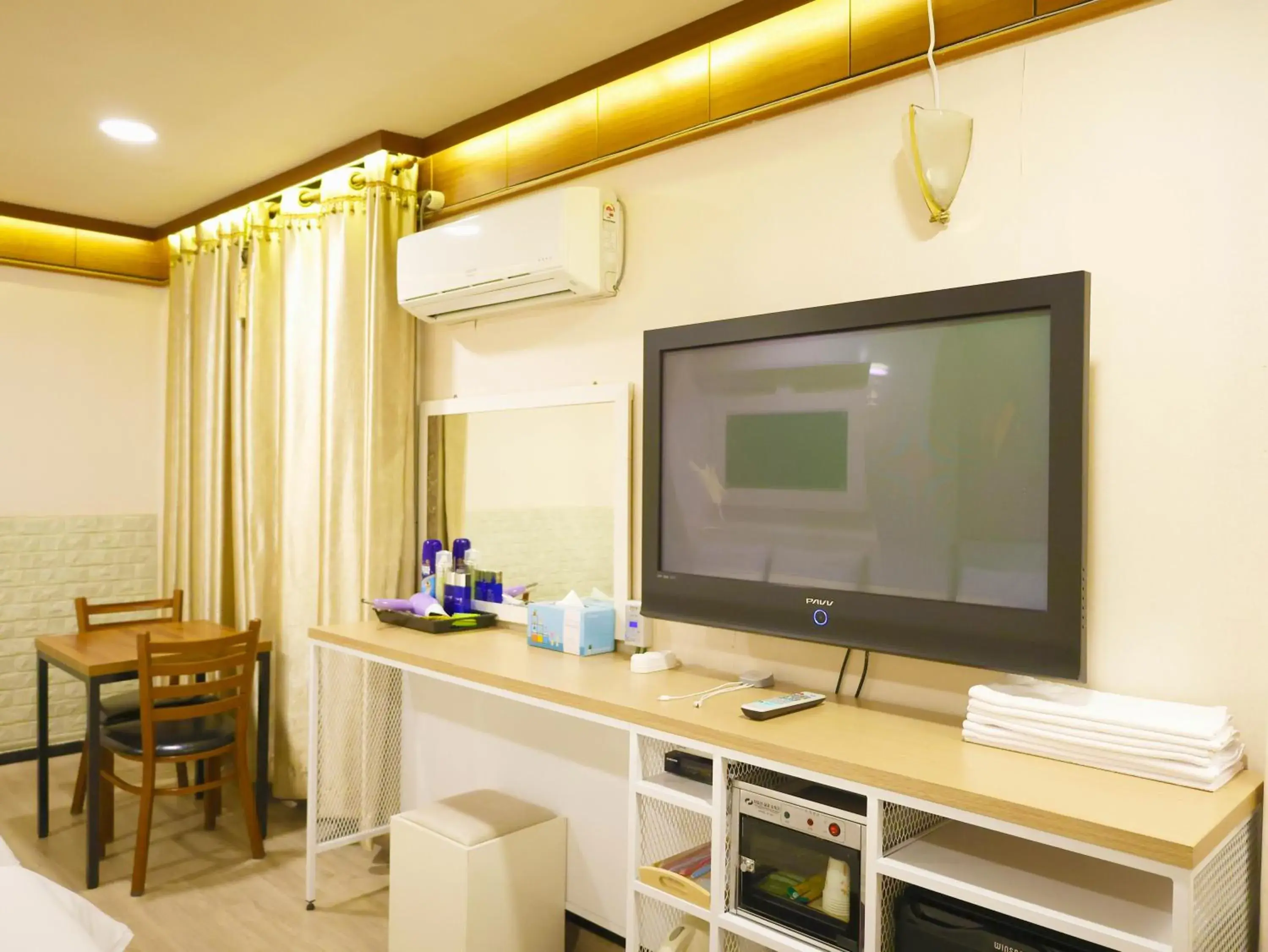 TV/Entertainment Center in Goodstay Andong Park Hotel