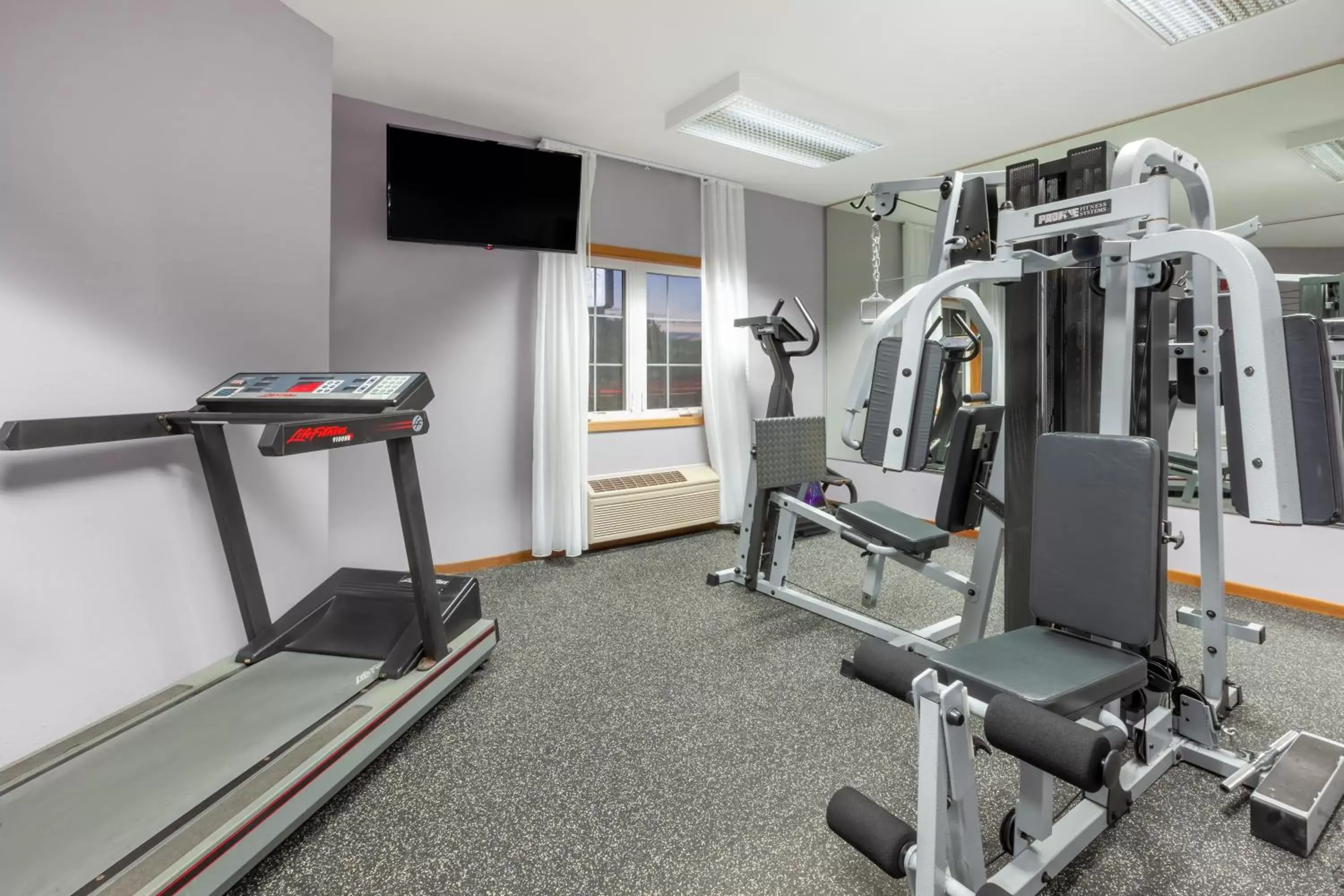 Fitness centre/facilities, Fitness Center/Facilities in Super 8 by Wyndham Berlin WI