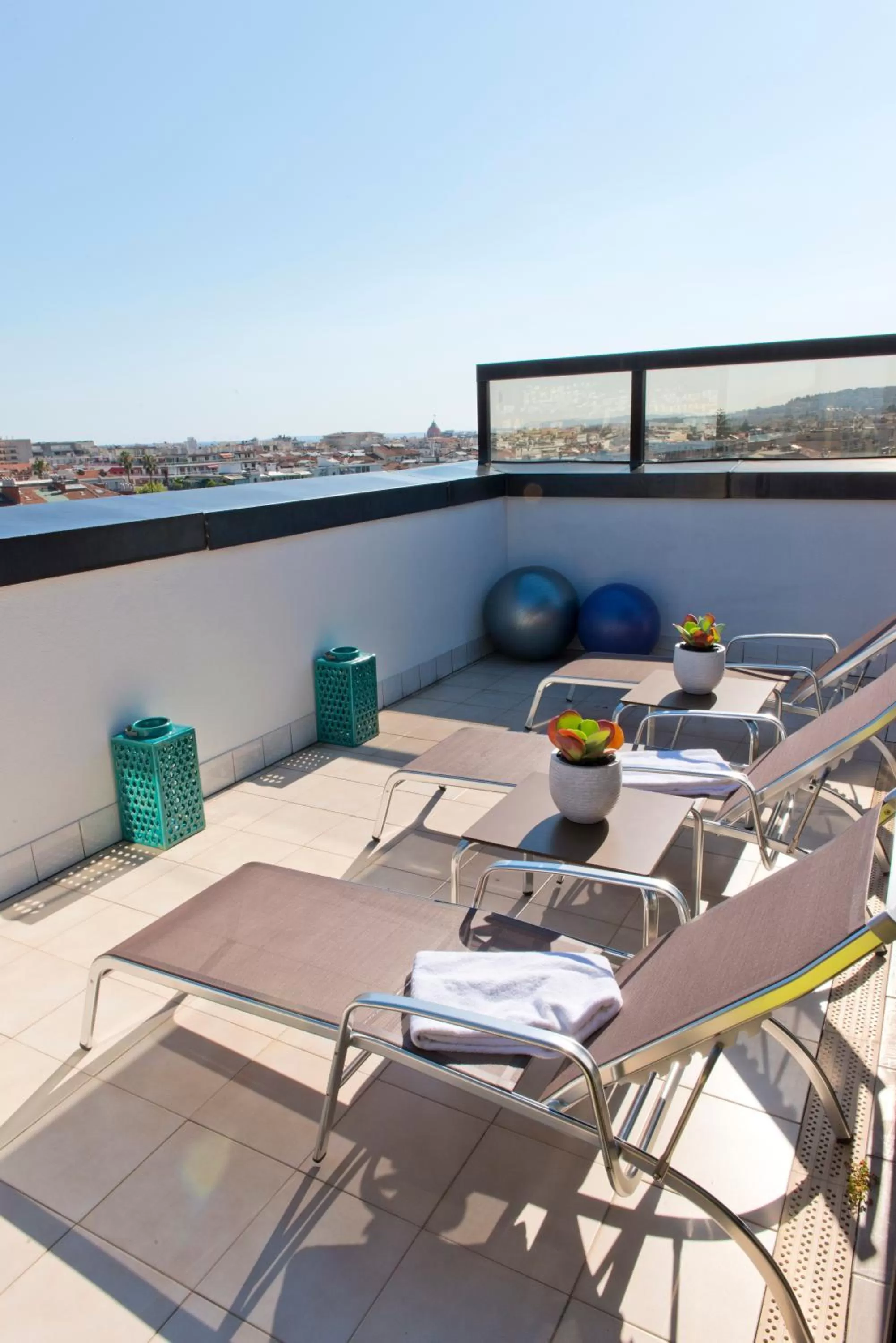 Day in Holiday Inn Nice by IHG