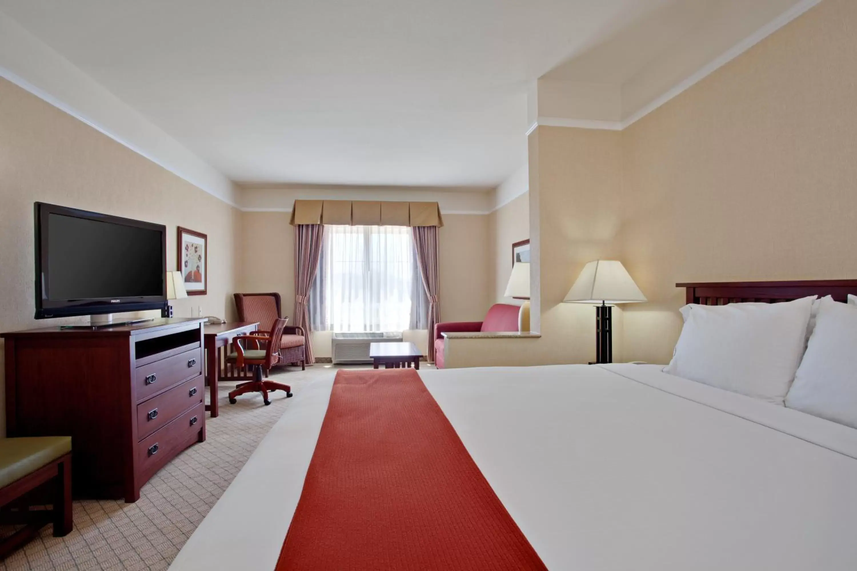 Photo of the whole room, Bed in Holiday Inn Express Hotel & Suites San Dimas, an IHG Hotel