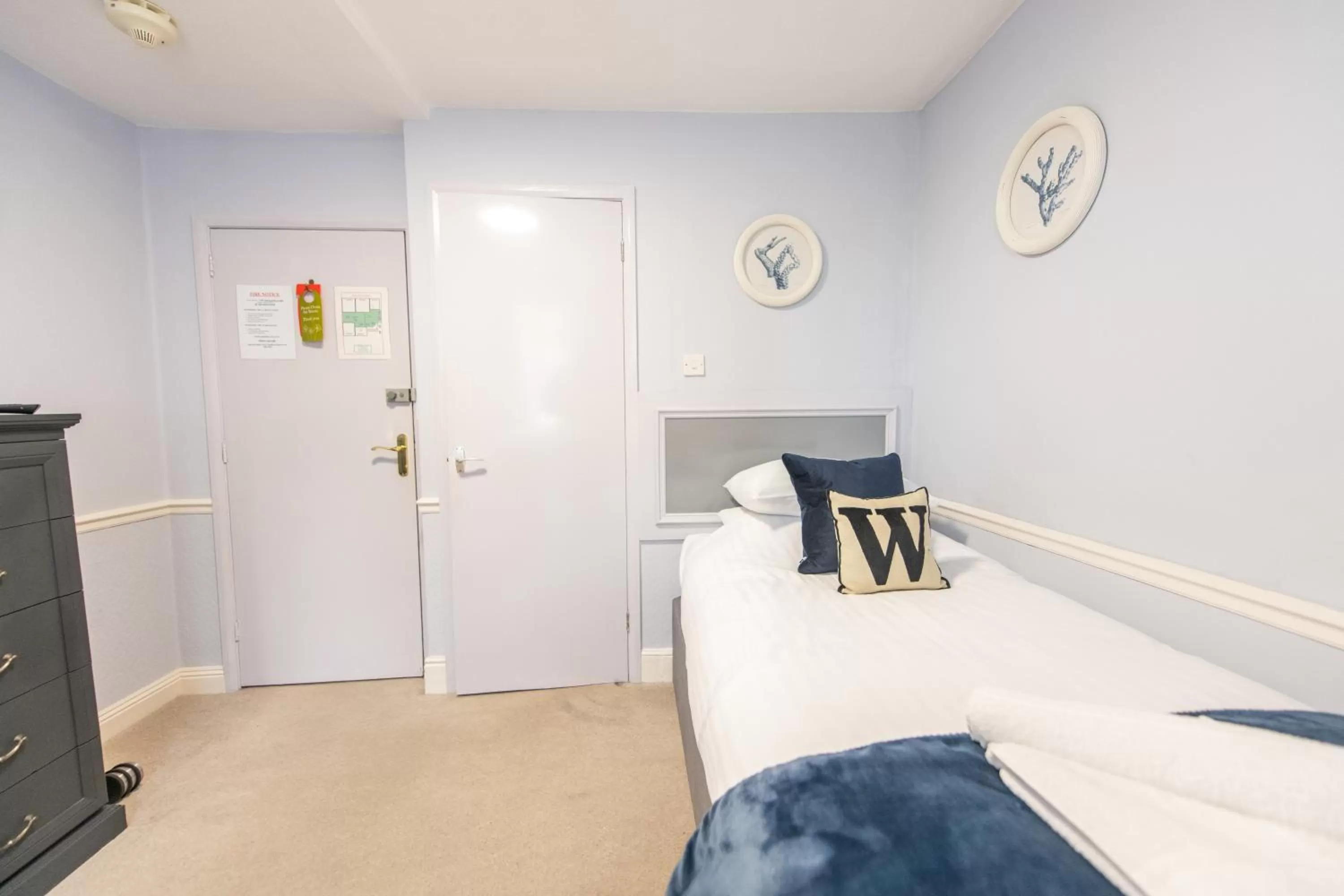 Bed in The Woodlands Hotel