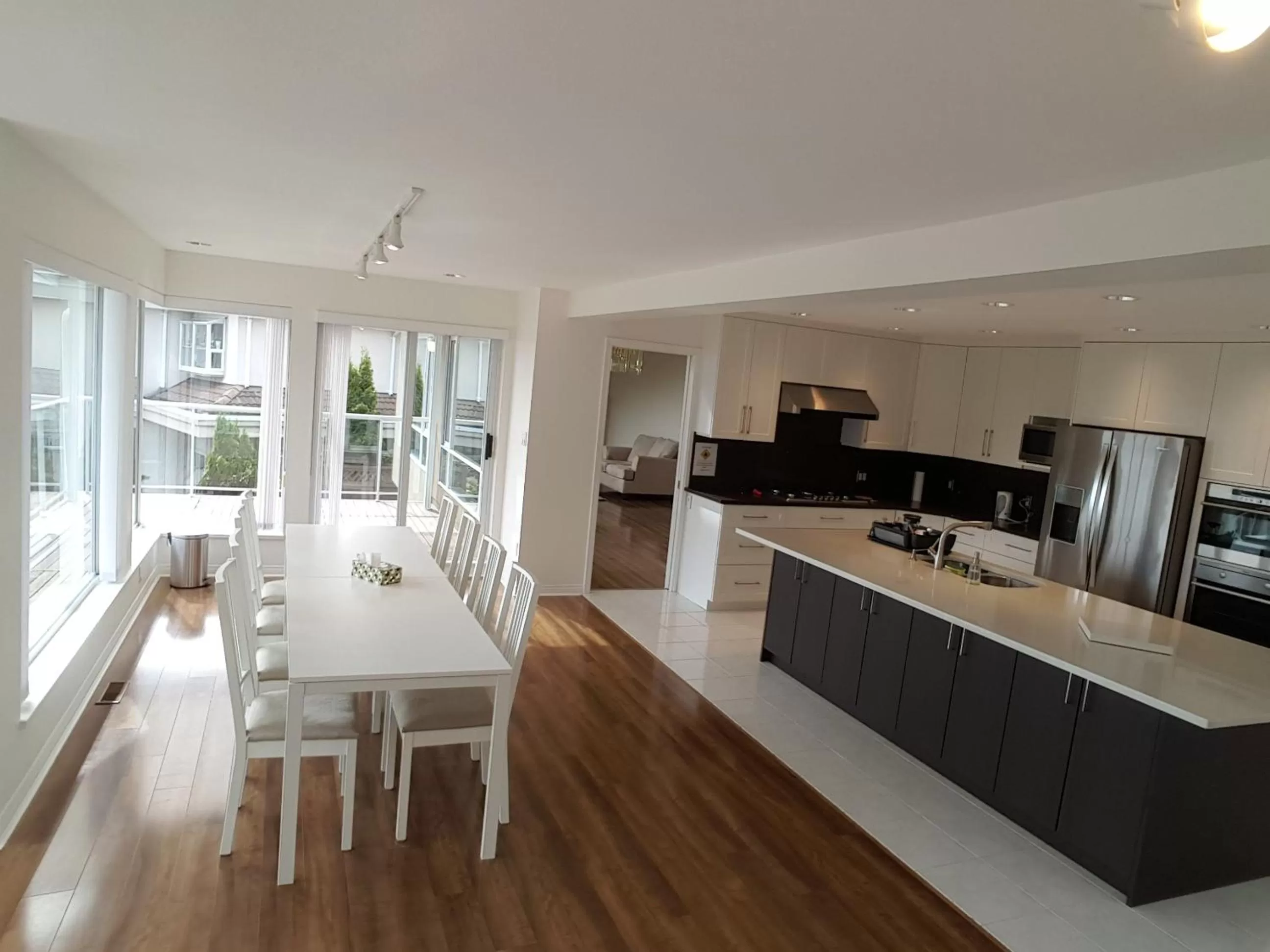 Kitchen/Kitchenette in Emperial Suites