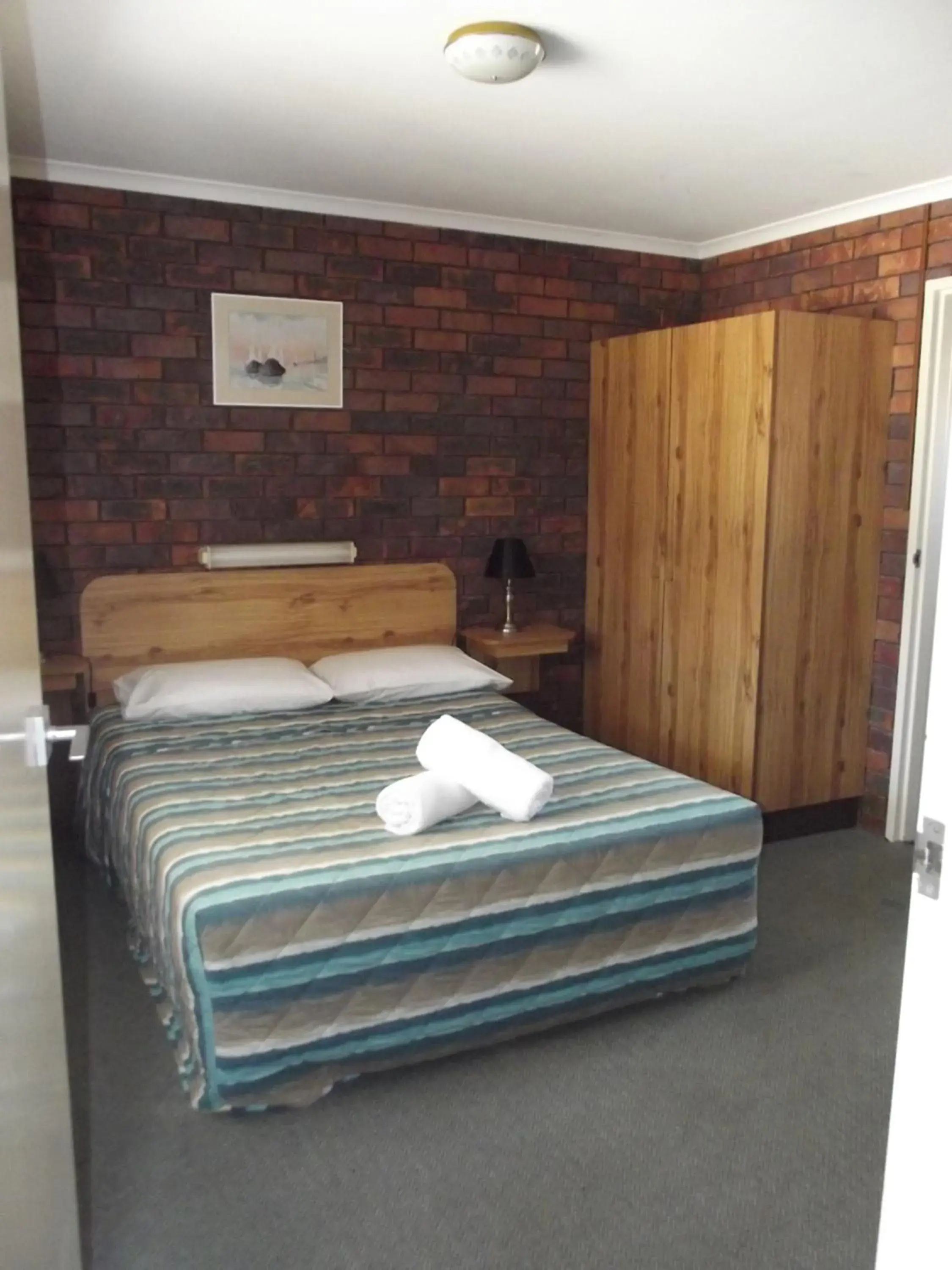 Bedroom, Bed in Bridge Street Motor Inn