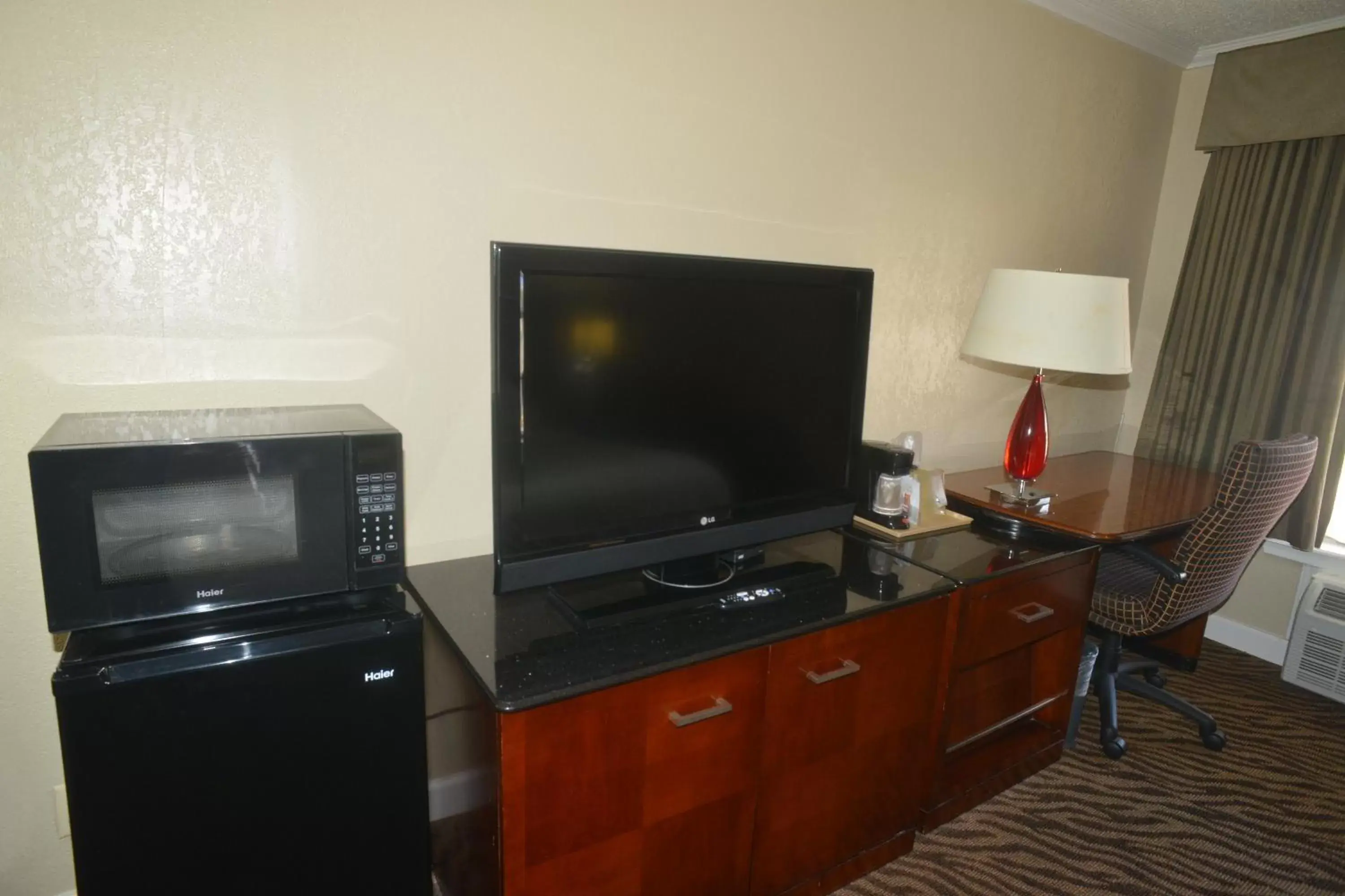 TV/Entertainment Center in Hometown Inn & Suites