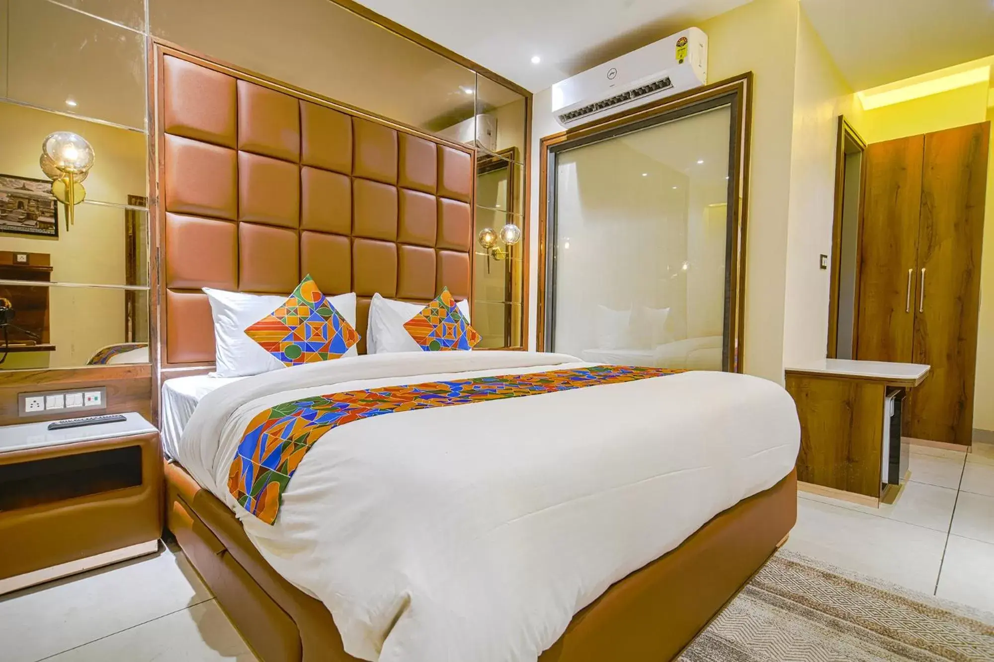 Photo of the whole room, Bed in FabHotel Benchmark Photo of the whole room, Bed in FabHotel Benchmark