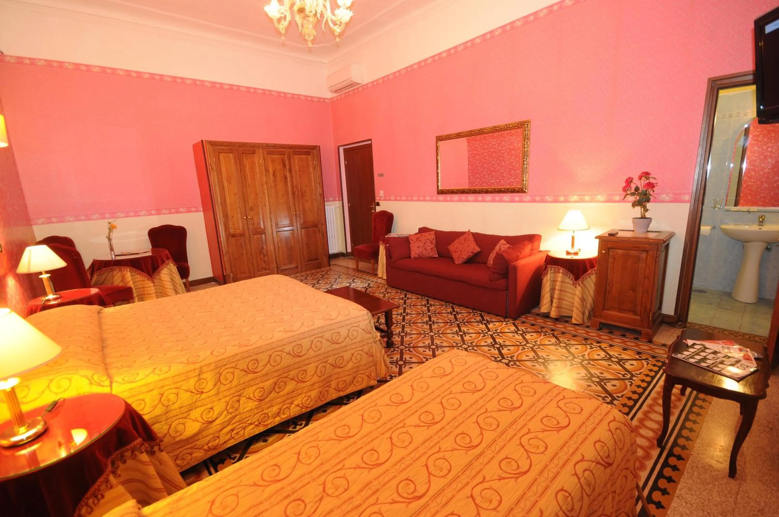 Photo of the whole room, Bed in Hotel Sweet Home