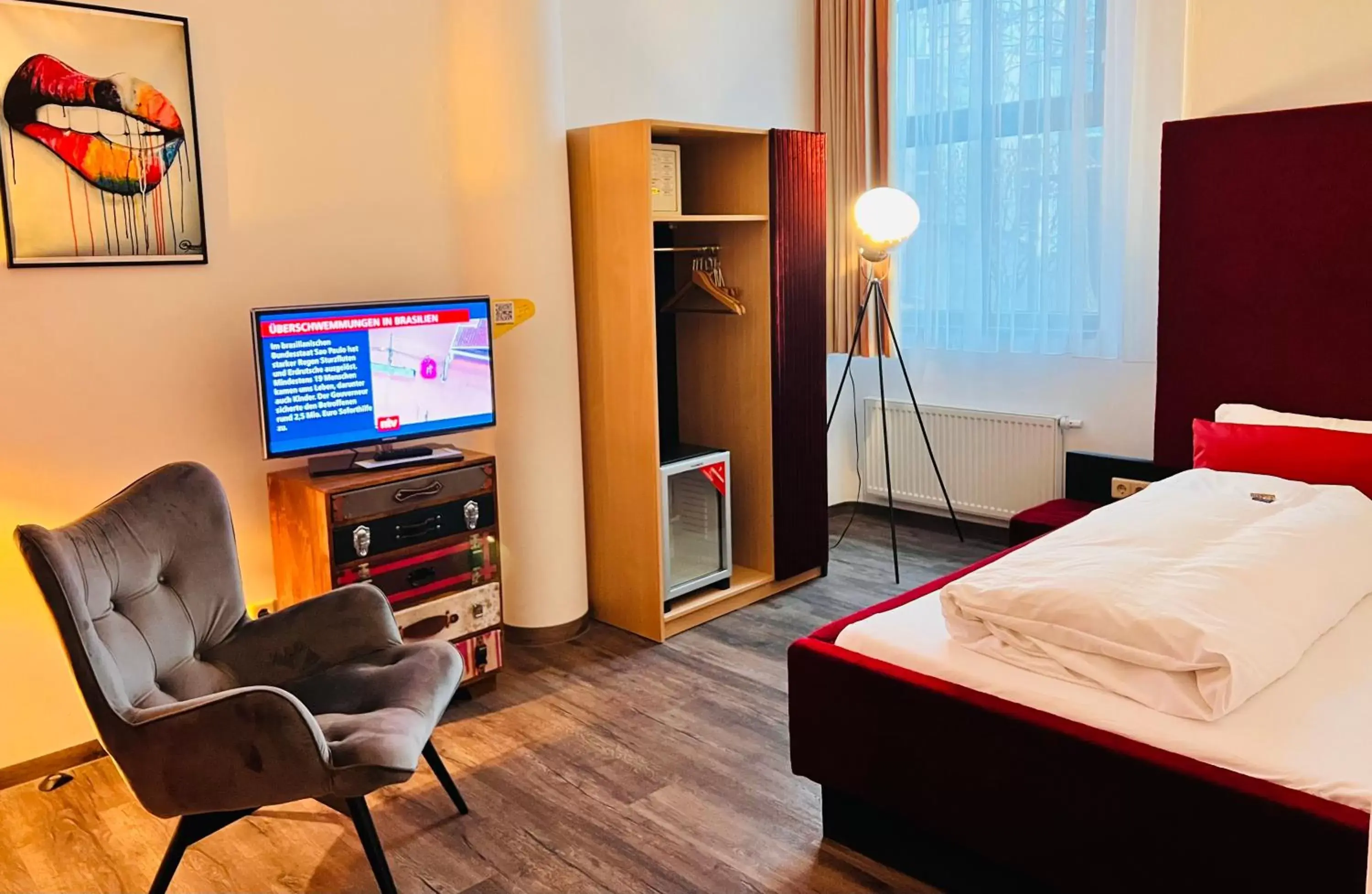 TV and multimedia, TV/Entertainment Center in artHOTEL Magdeburg
