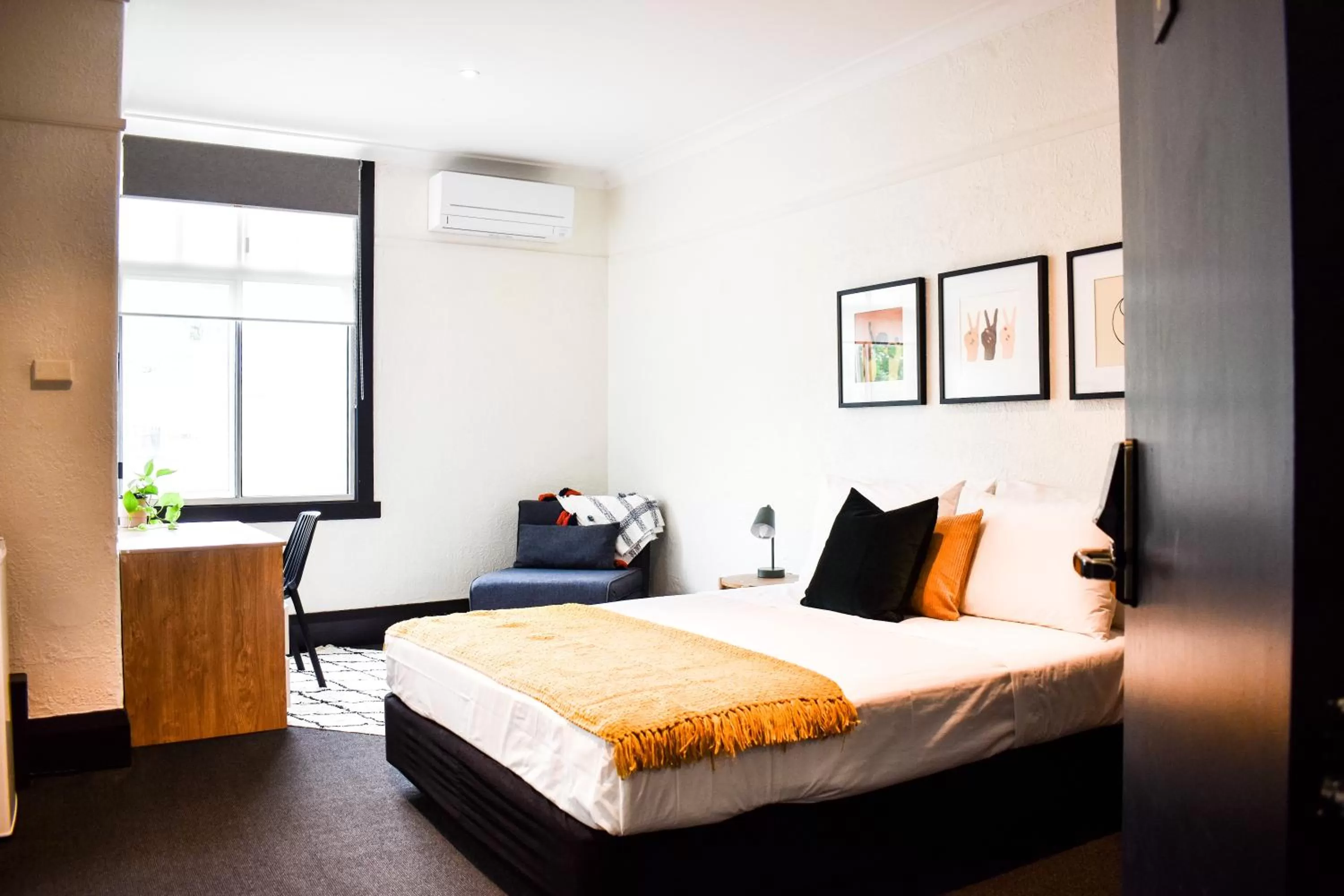 Bed in The Sherwood Hotel