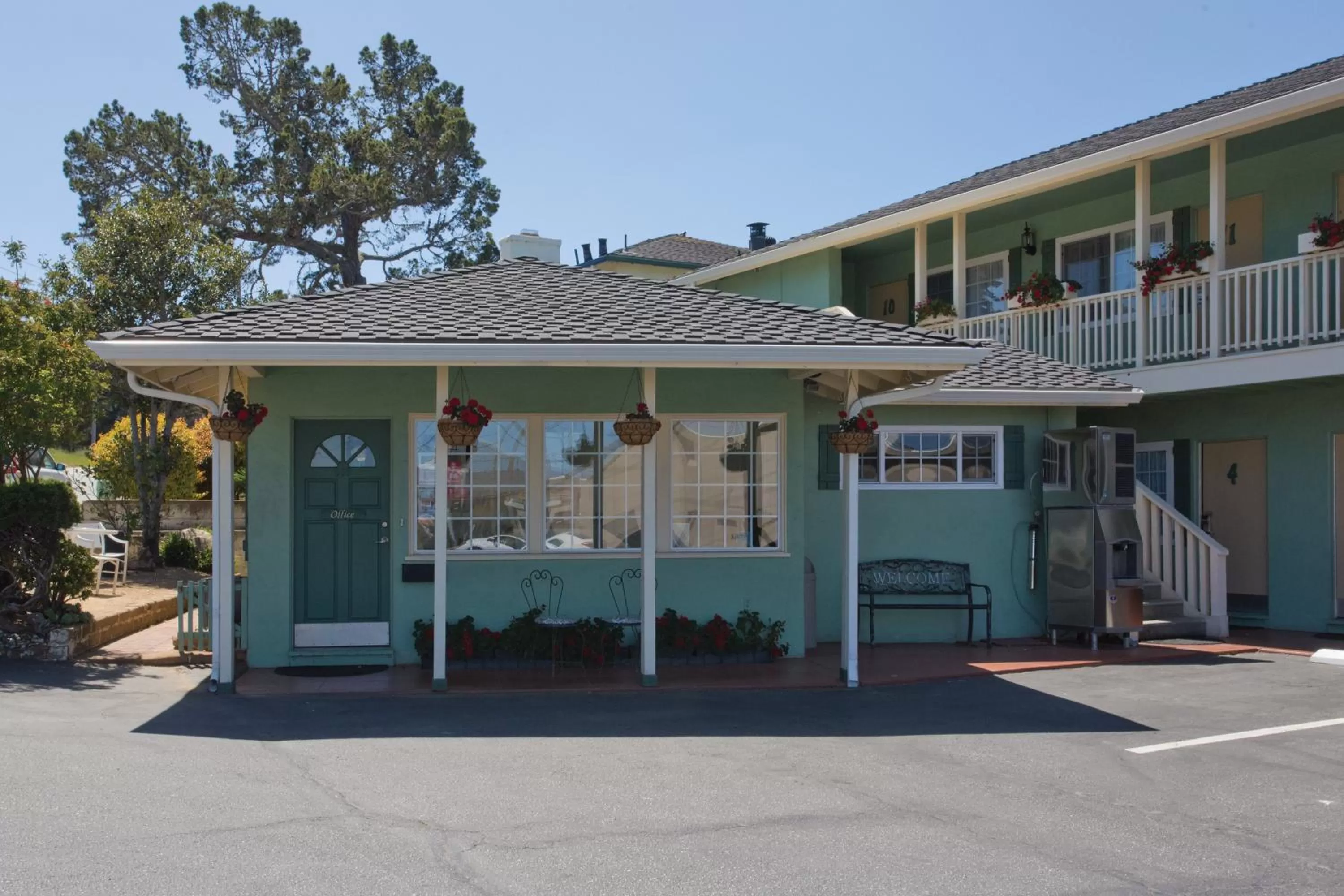 Property building in Villa Franca Inn