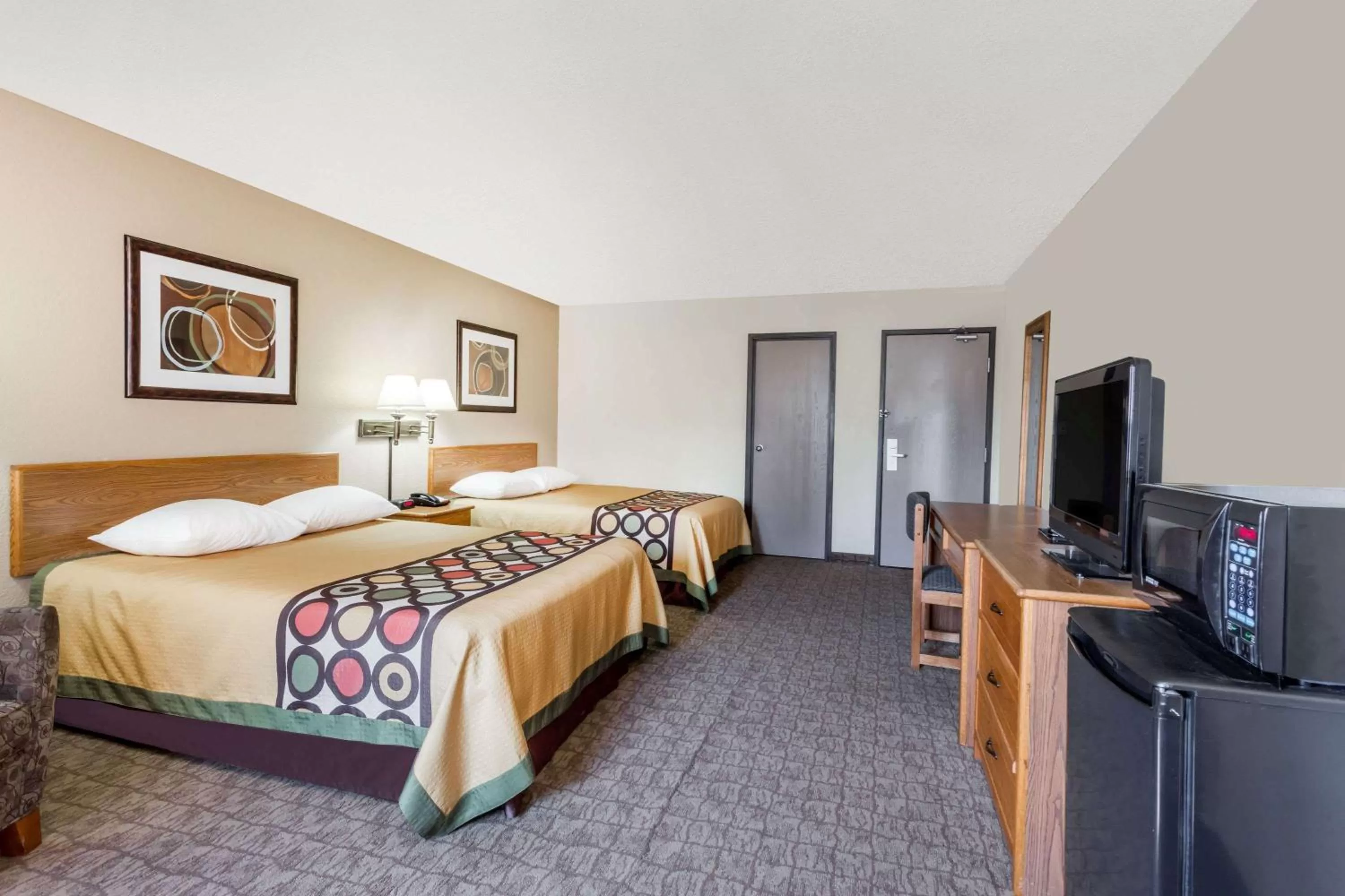 Photo of the whole room, Bed in Super 8 by Wyndham Lewisburg