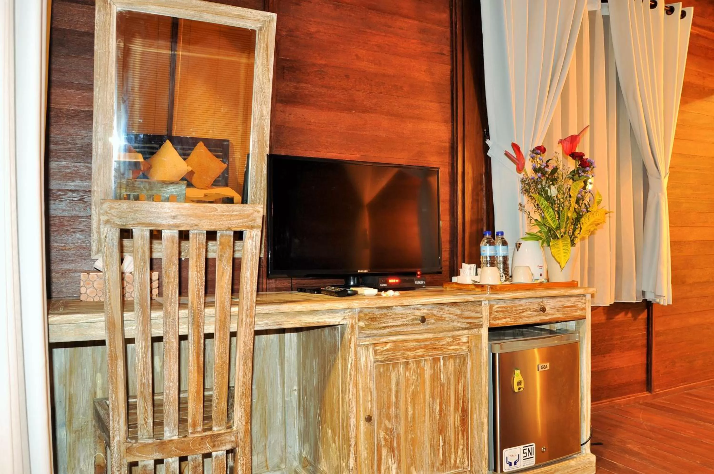 TV and multimedia in Ocean Terrace Suite And Spa Luxury