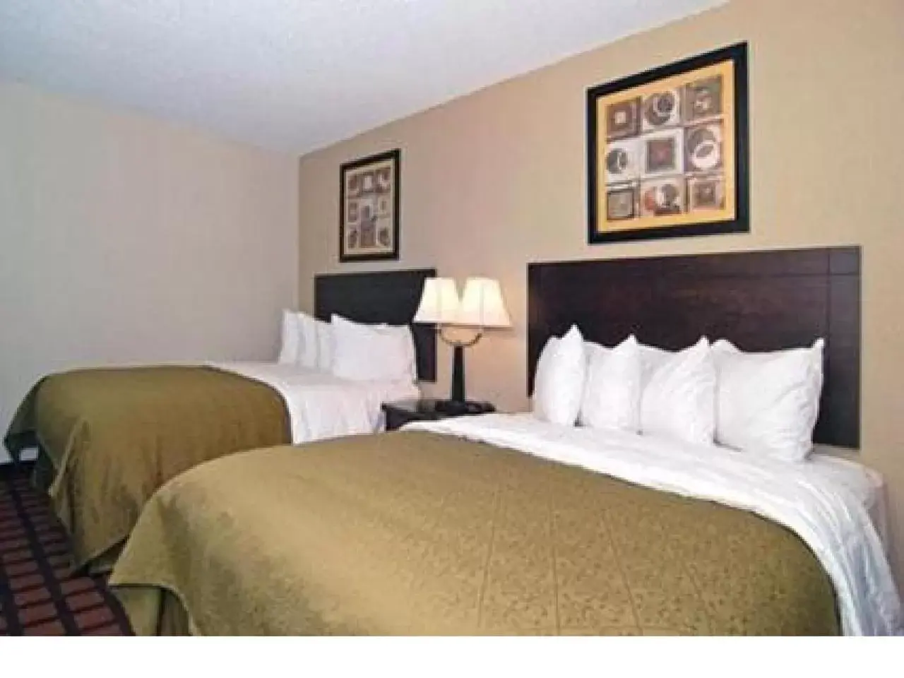 Bed in Quality Inn Daytona Speedway