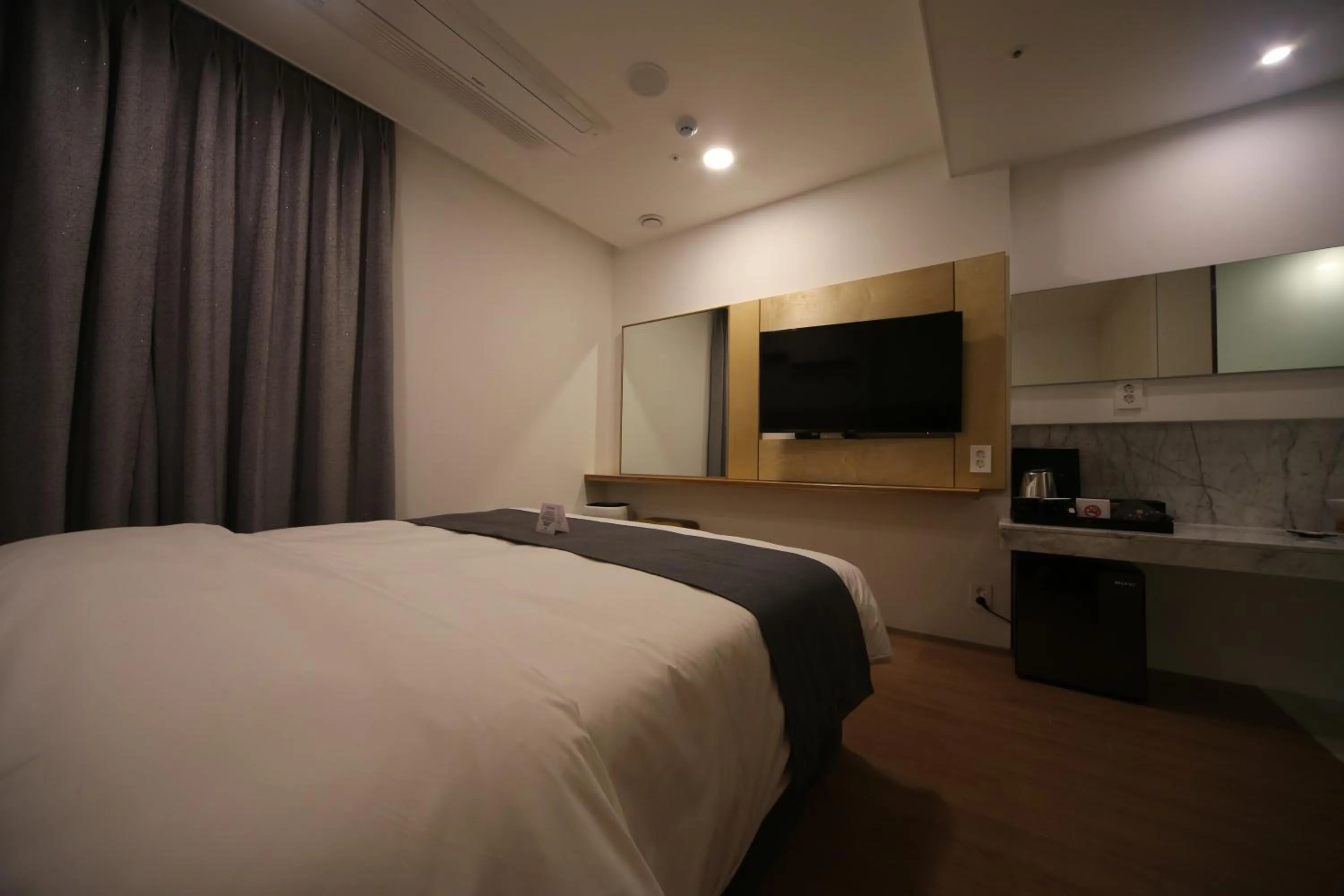 Bed in Hotel Noblestay