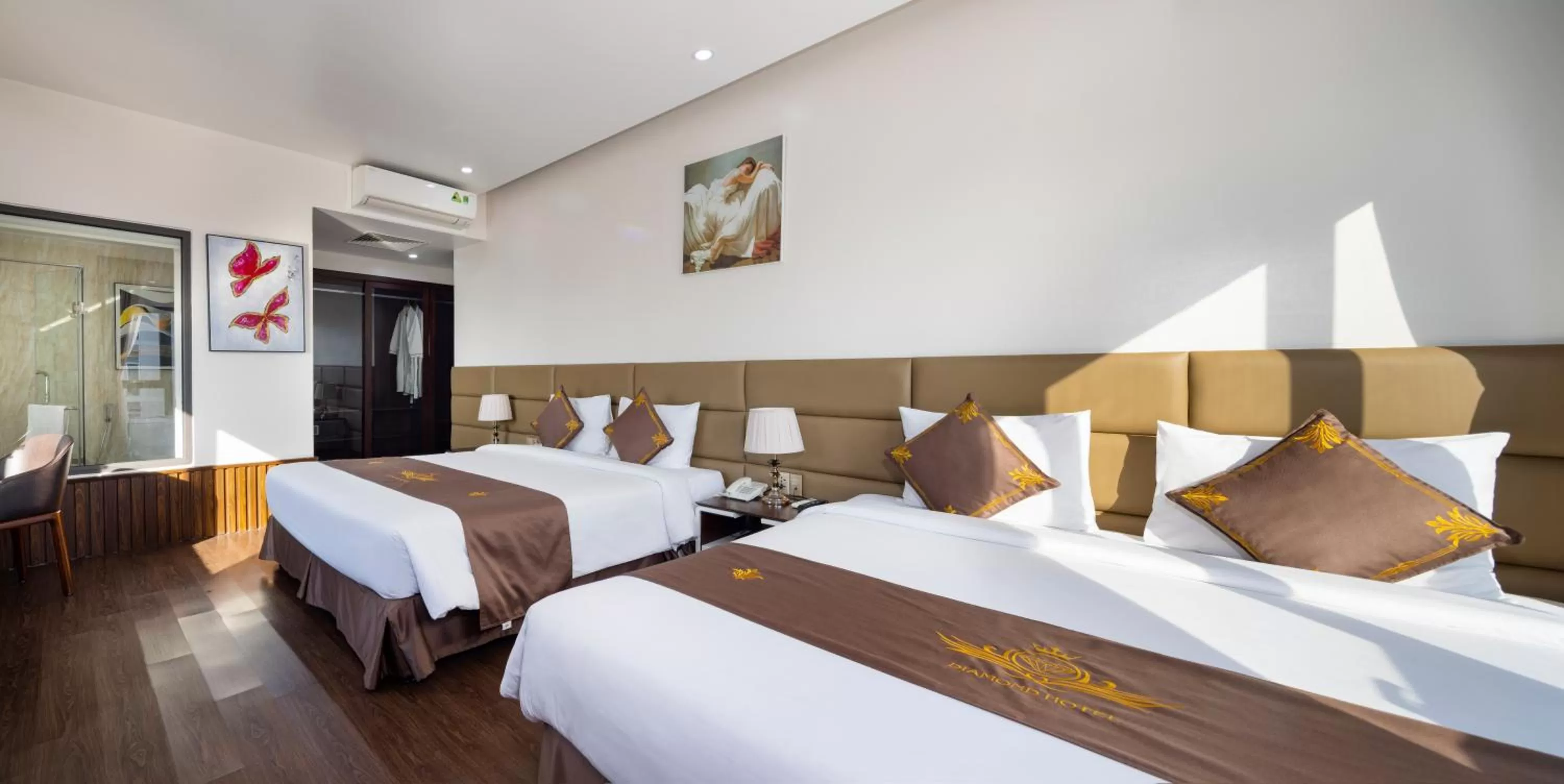 Bedroom, Bed in Diamond Luxury Hotel