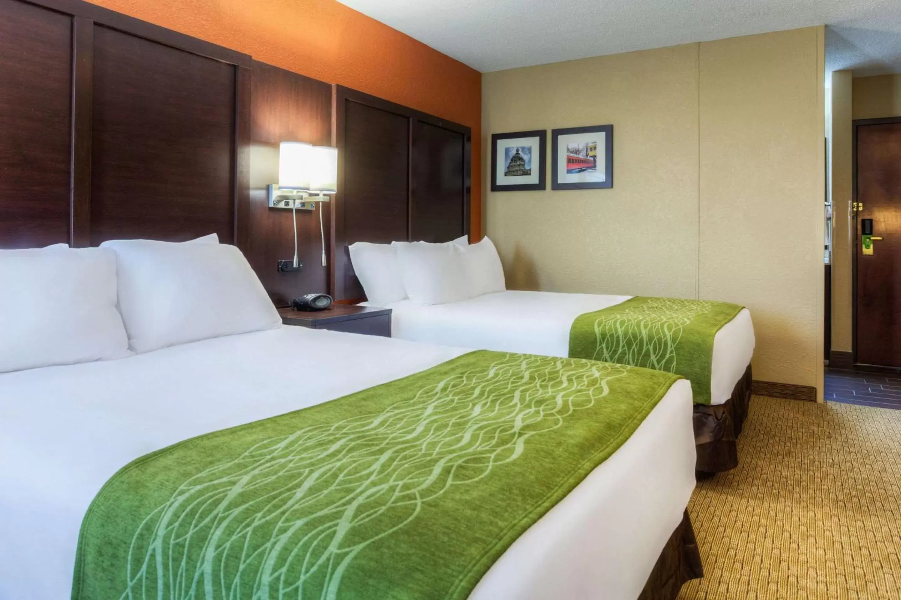 Bed in Comfort Inn & Suites Evansville Airport