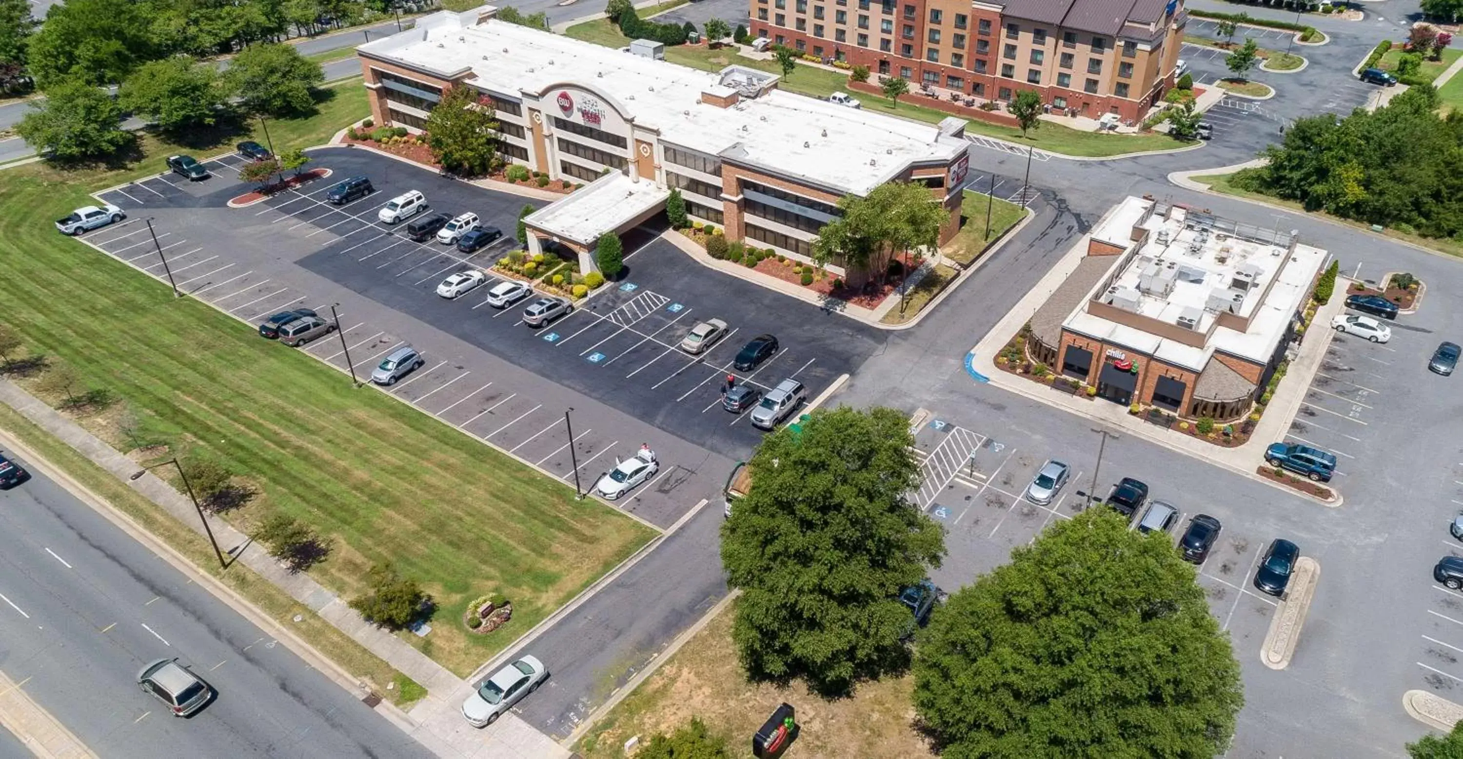 Property building, Bird's-eye View in Best Western Plus Charlotte Matthews Hotel